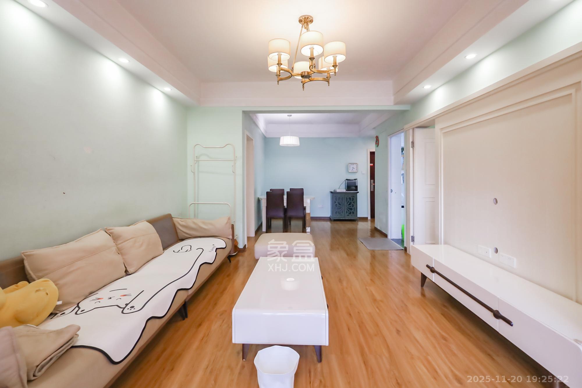 世茂铂翠湾一期  2室2厅1卫    110.0万