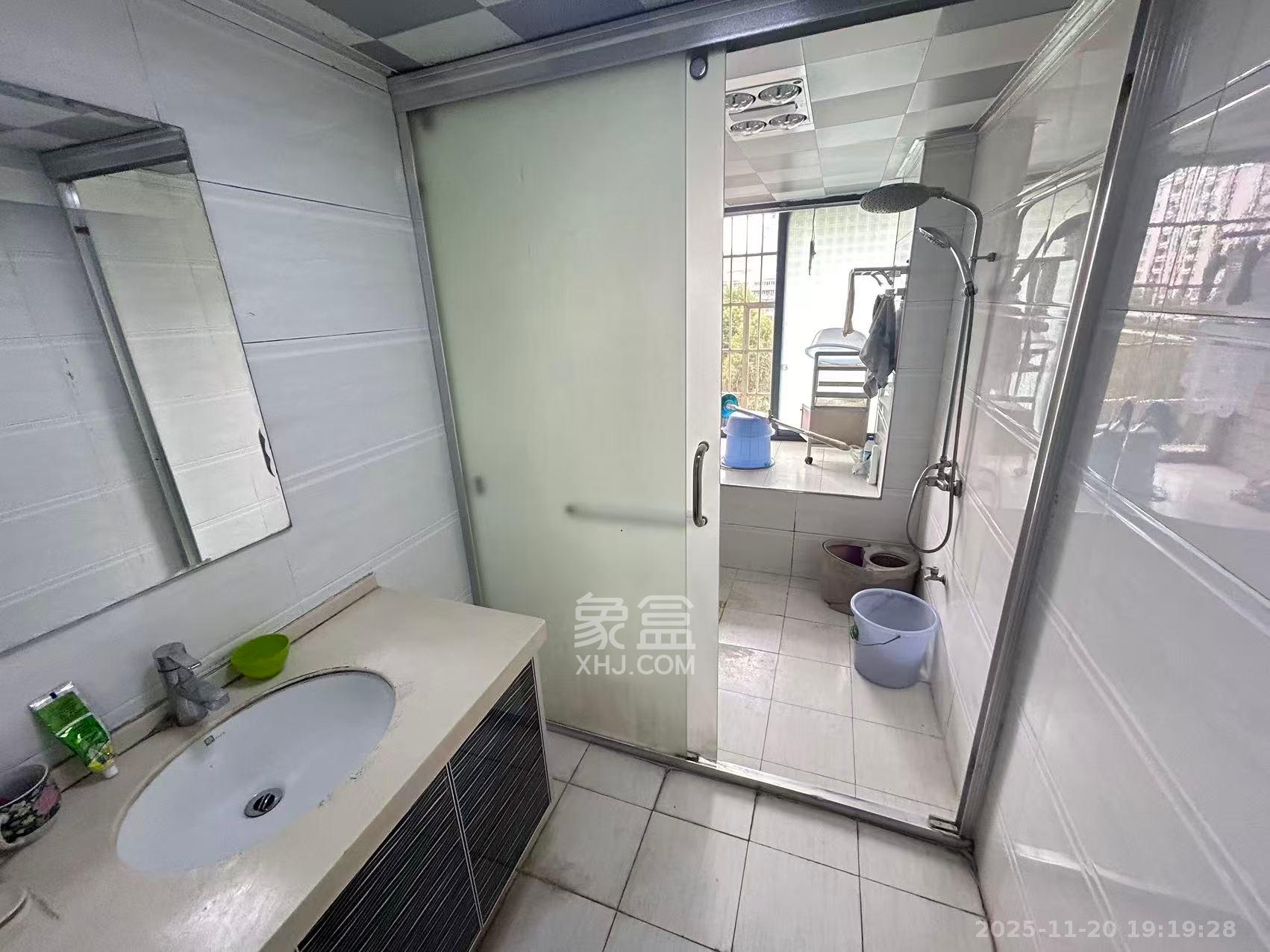 湘水一城(一期) 4室2厅2卫 2200.0元/月 湘水一城(一期) 4室2厅2卫 2200.0元/月室内图