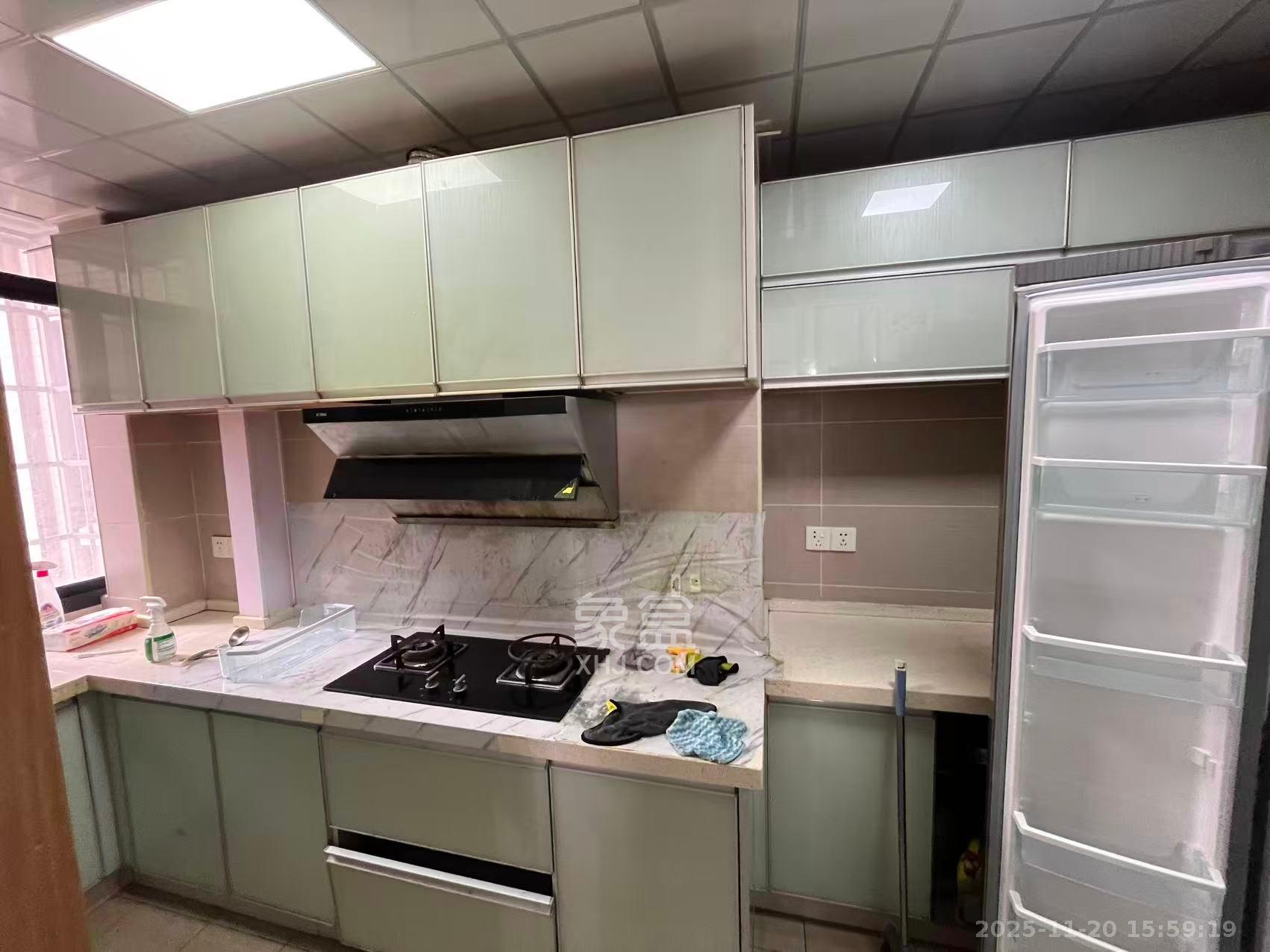 天元涉外景园B区  3室2厅2卫    2400.0元/月室内图