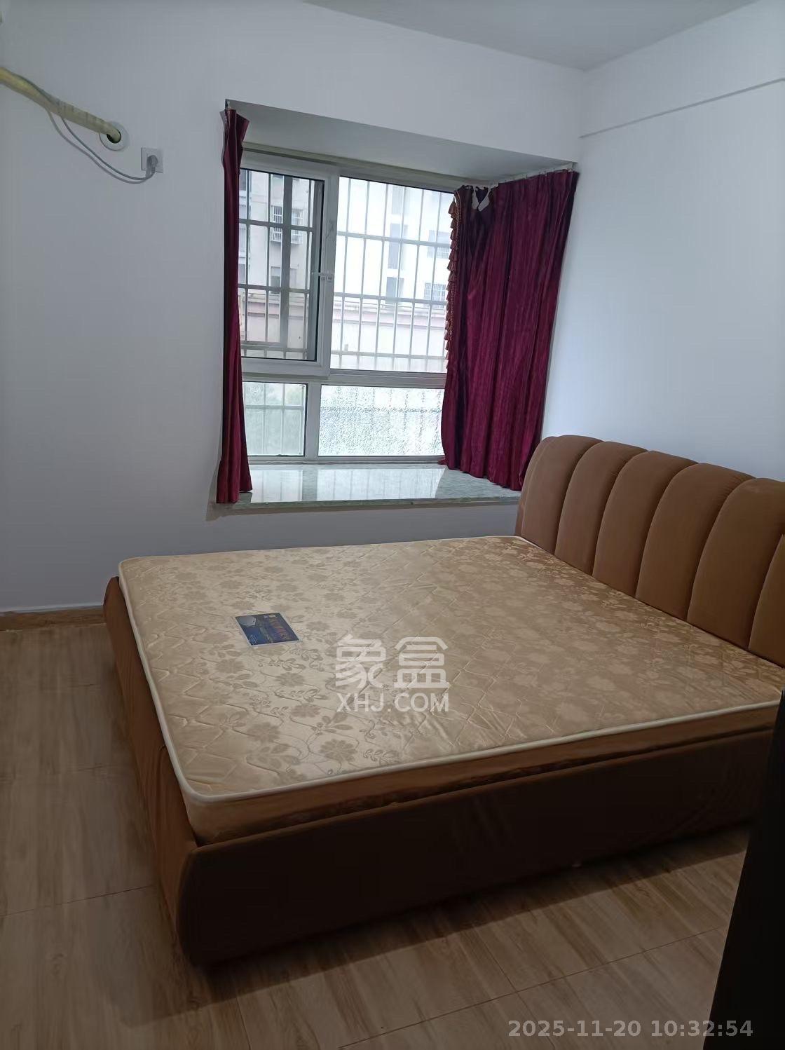 庄园心伽泊  1室2厅1卫    2100.0元/月室内图