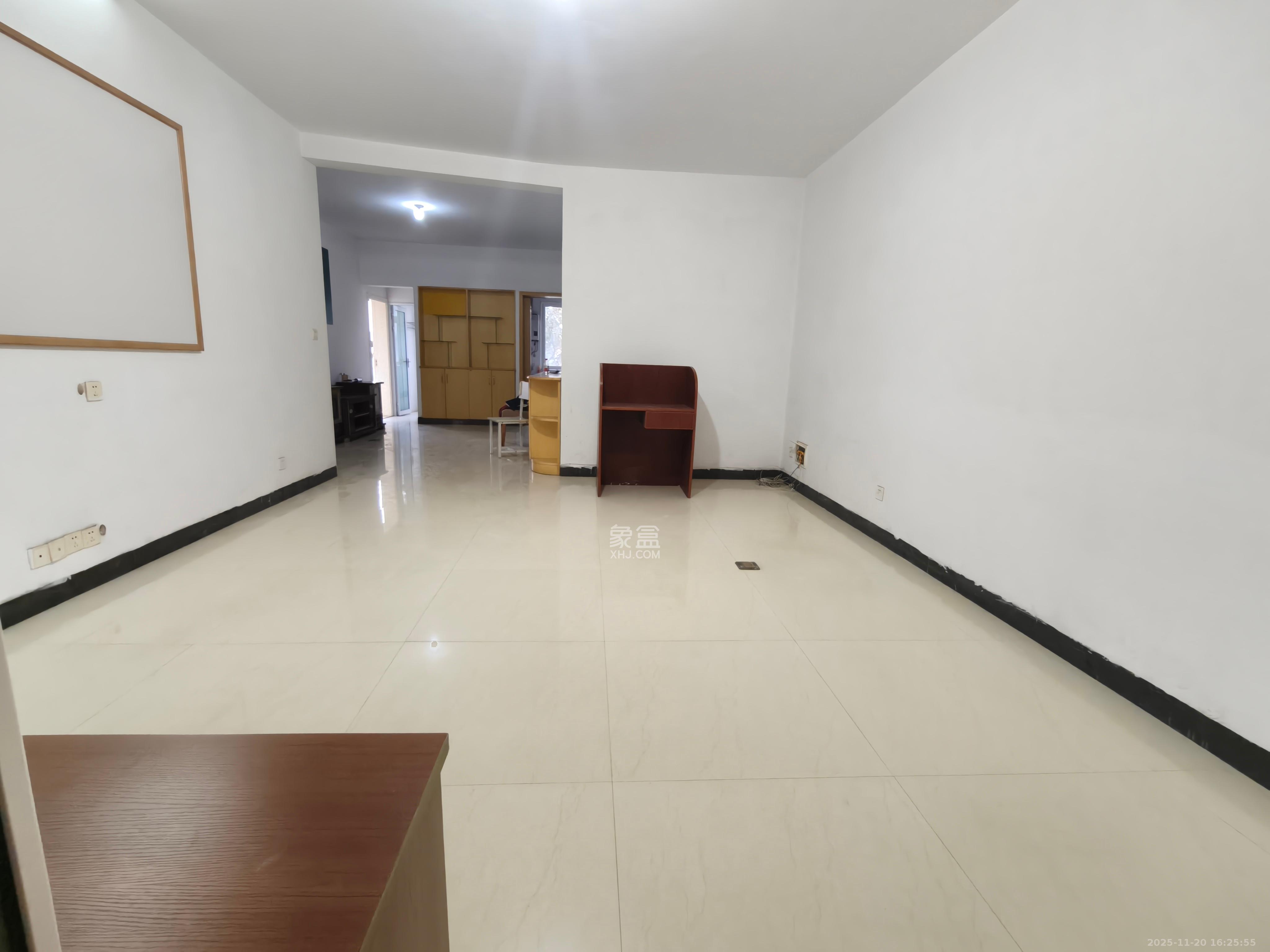 星城福邸（雄天朗郡）  3室2厅2卫    2500.0元/月室内图