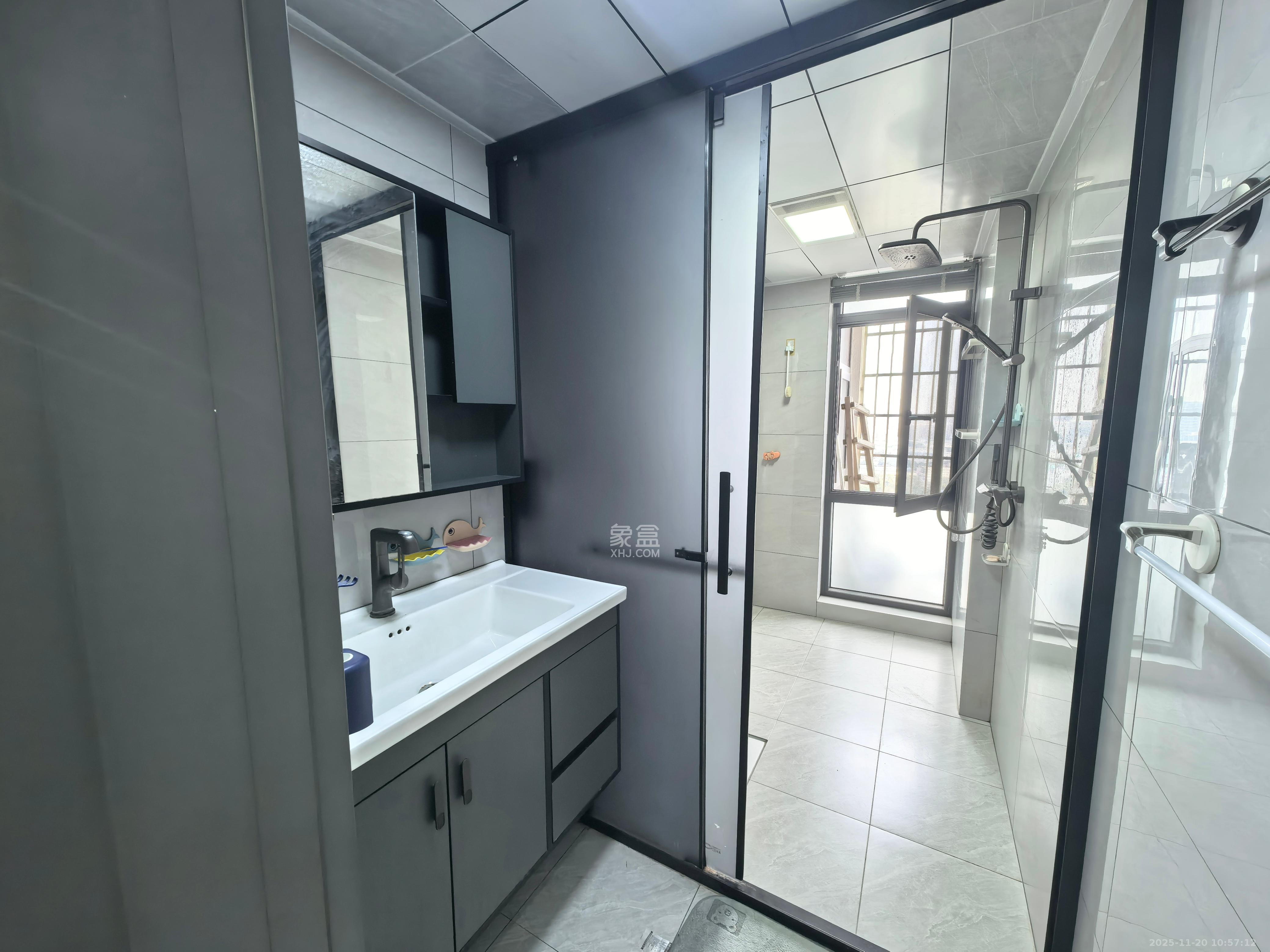 和润园三期 3室2厅1卫 2600.0元/月 和润园三期 3室2厅1卫 2600.0元/月室内图