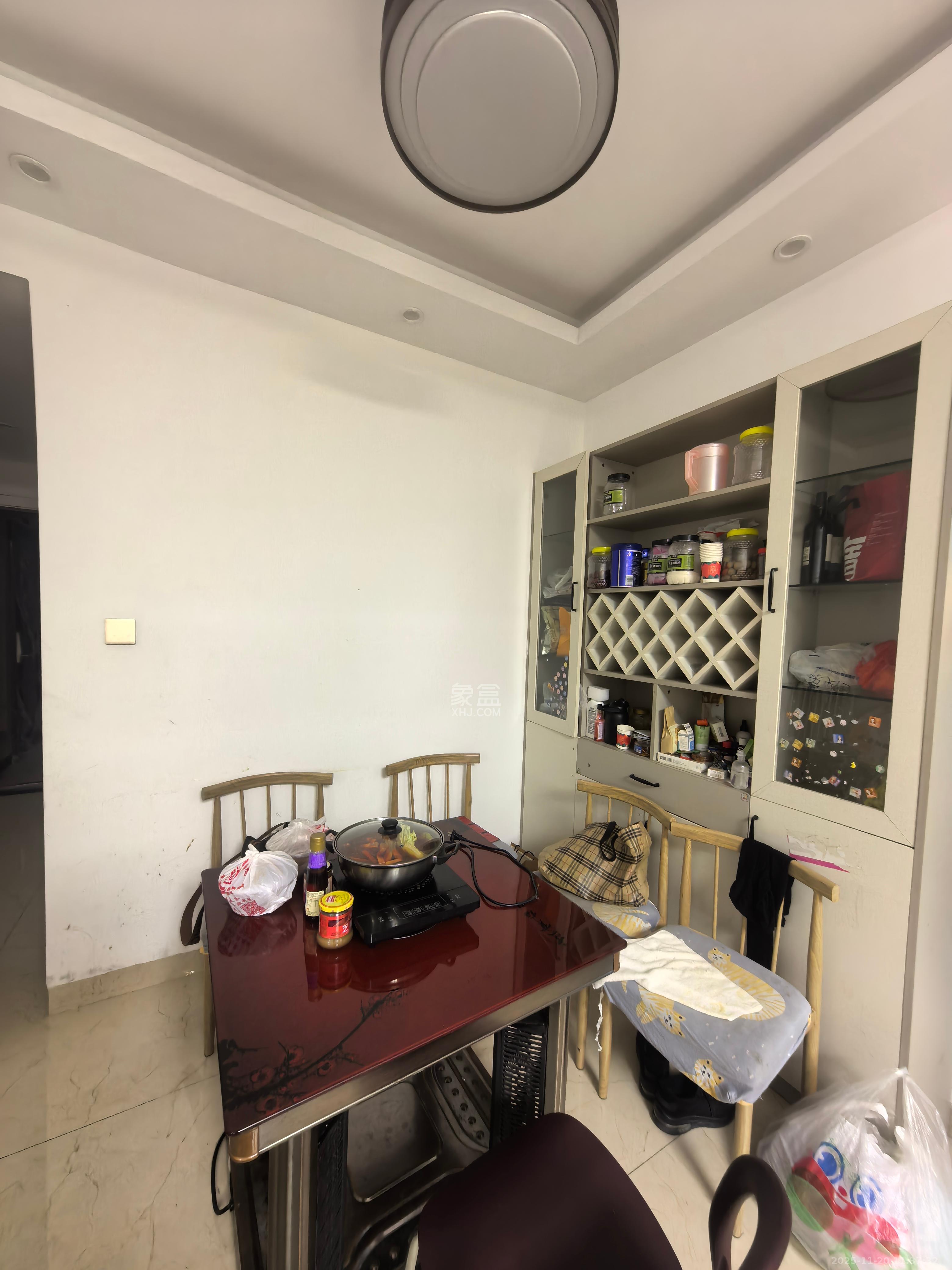 阳光城尚东湾青云苑  3室1厅1卫    1900.0元/月室内图