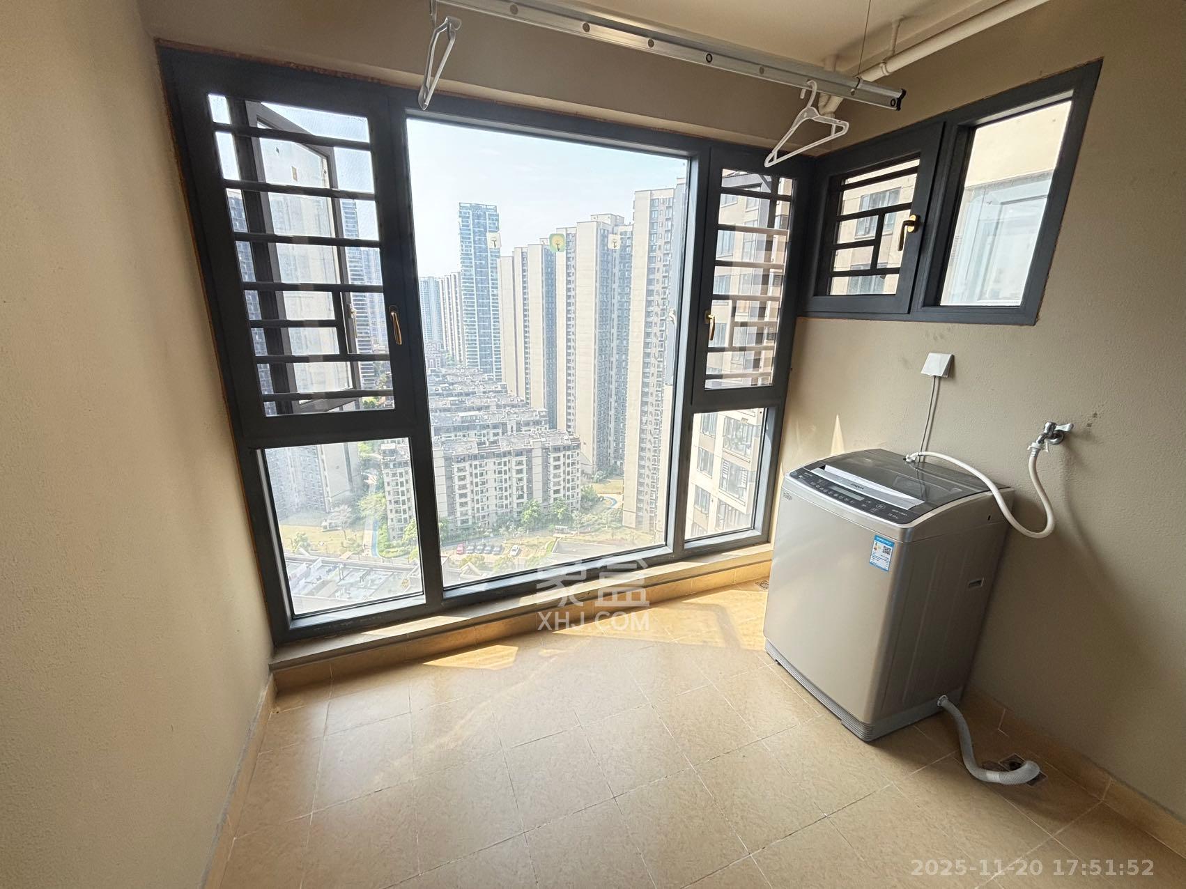 万科魅力之城观澜里  3室2厅2卫    2400.0元/月室内图