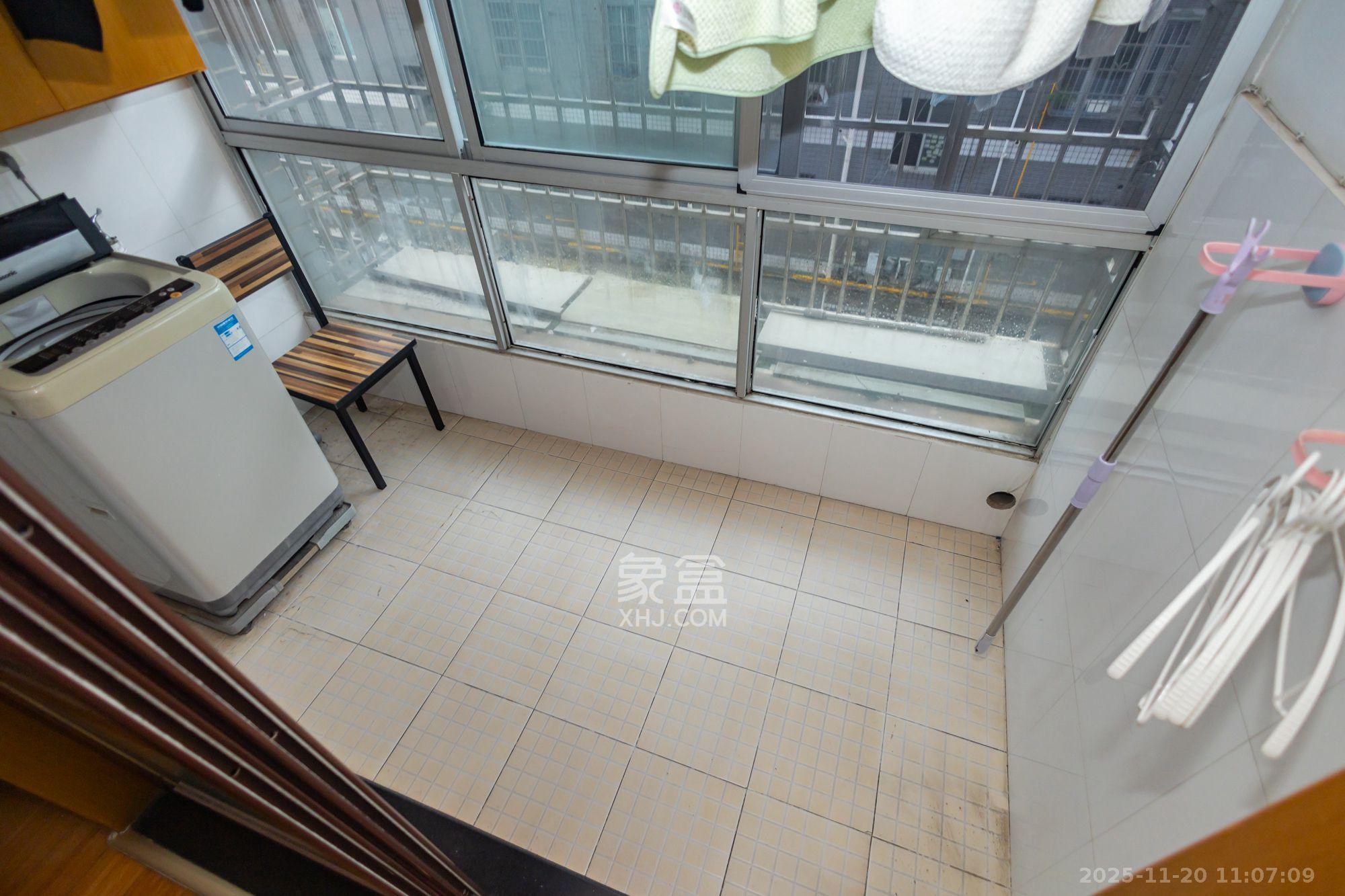 湘绣城  3室2厅1卫    1500.0元/月室内图