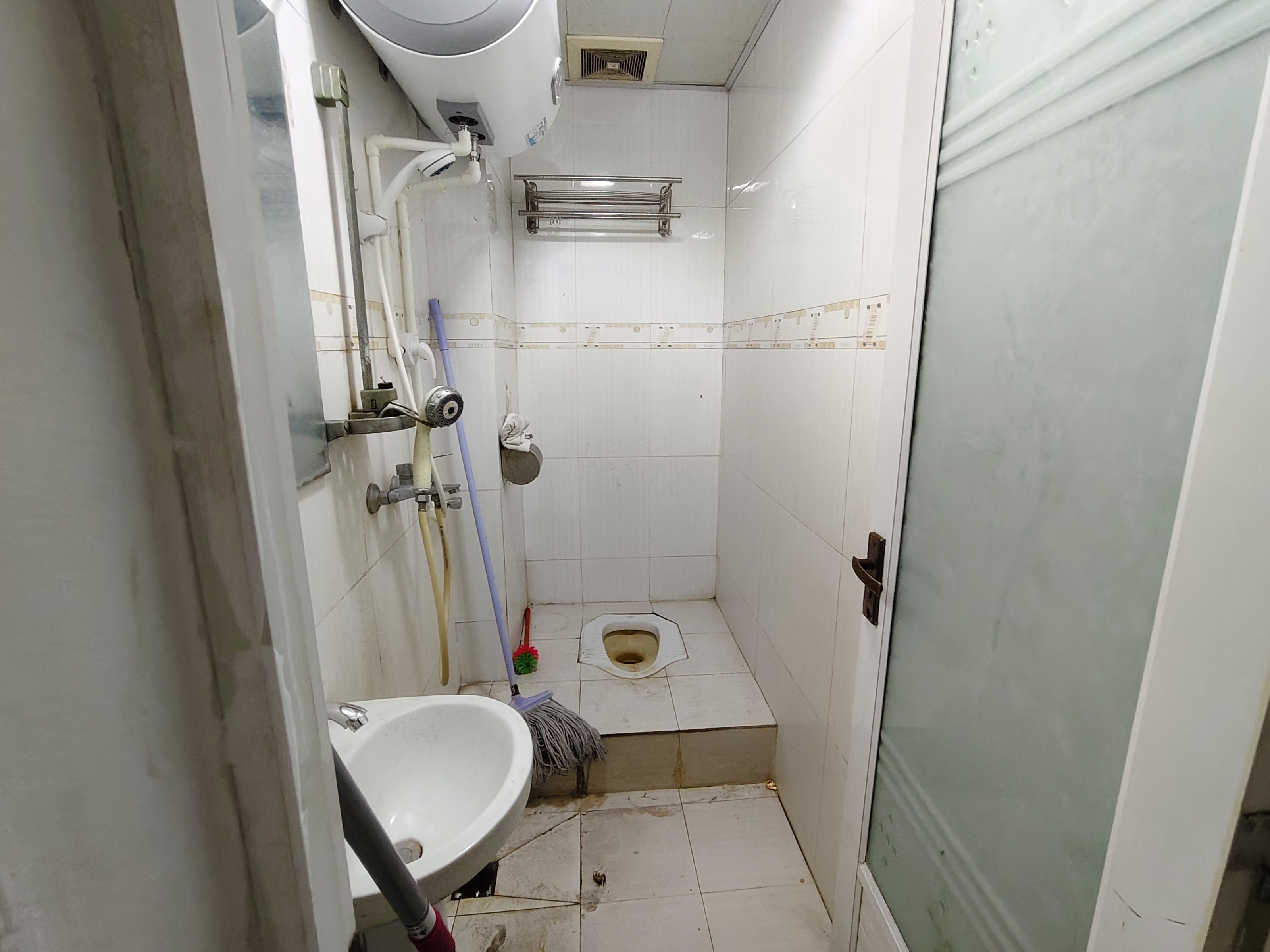 琼山华侨大厦 1室1厅1卫 1500.0元/月 琼山华侨大厦 1室1厅1卫 1500.0元/月室内图