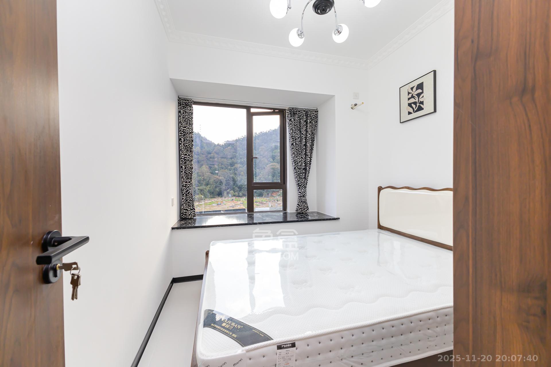 龙湖璟宸原著（龙湖紫宸）  1室2厅1卫    66.8万卧室