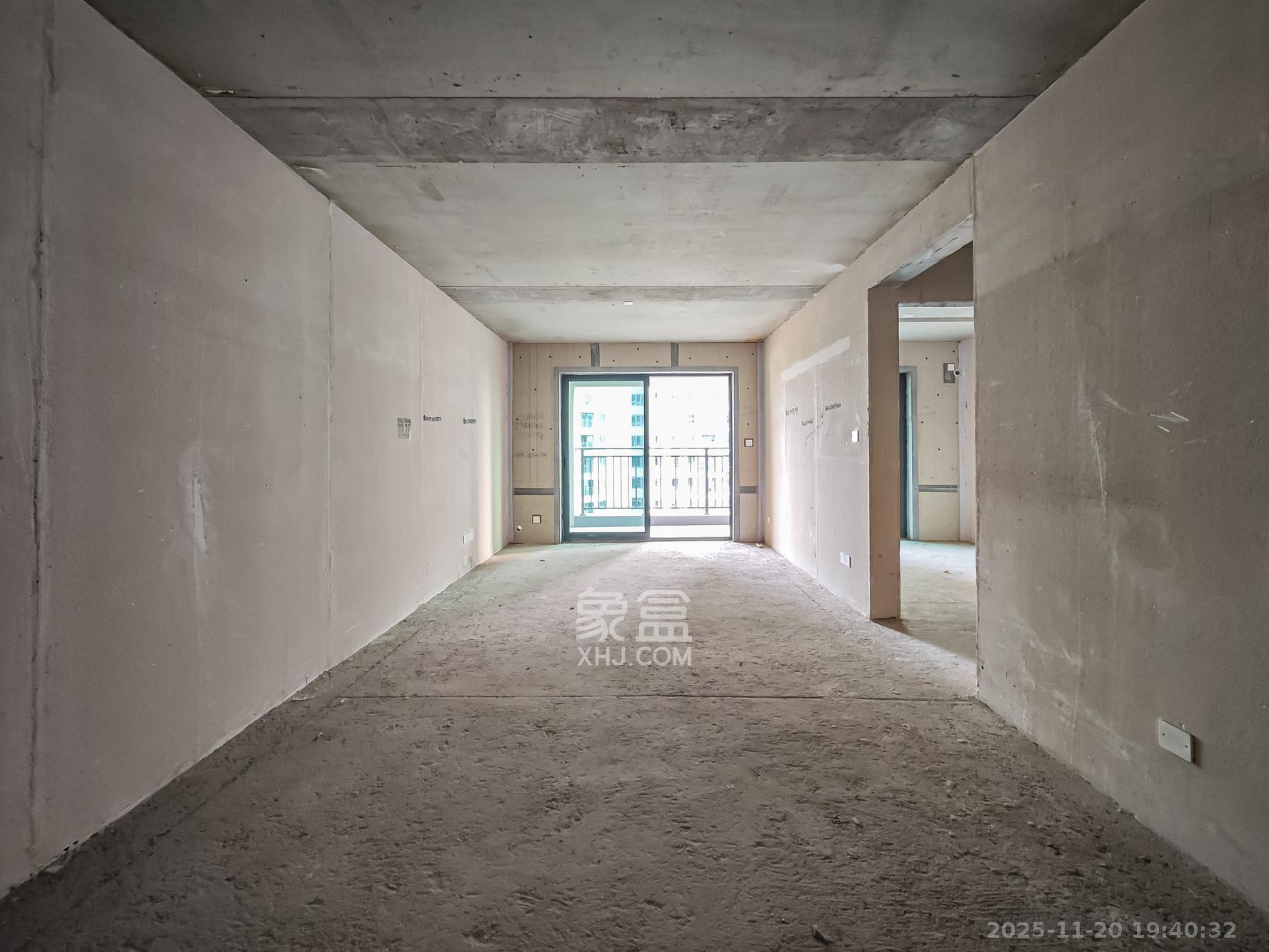 长沙北中心保利时代G区  3室2厅1卫    78.0万客厅