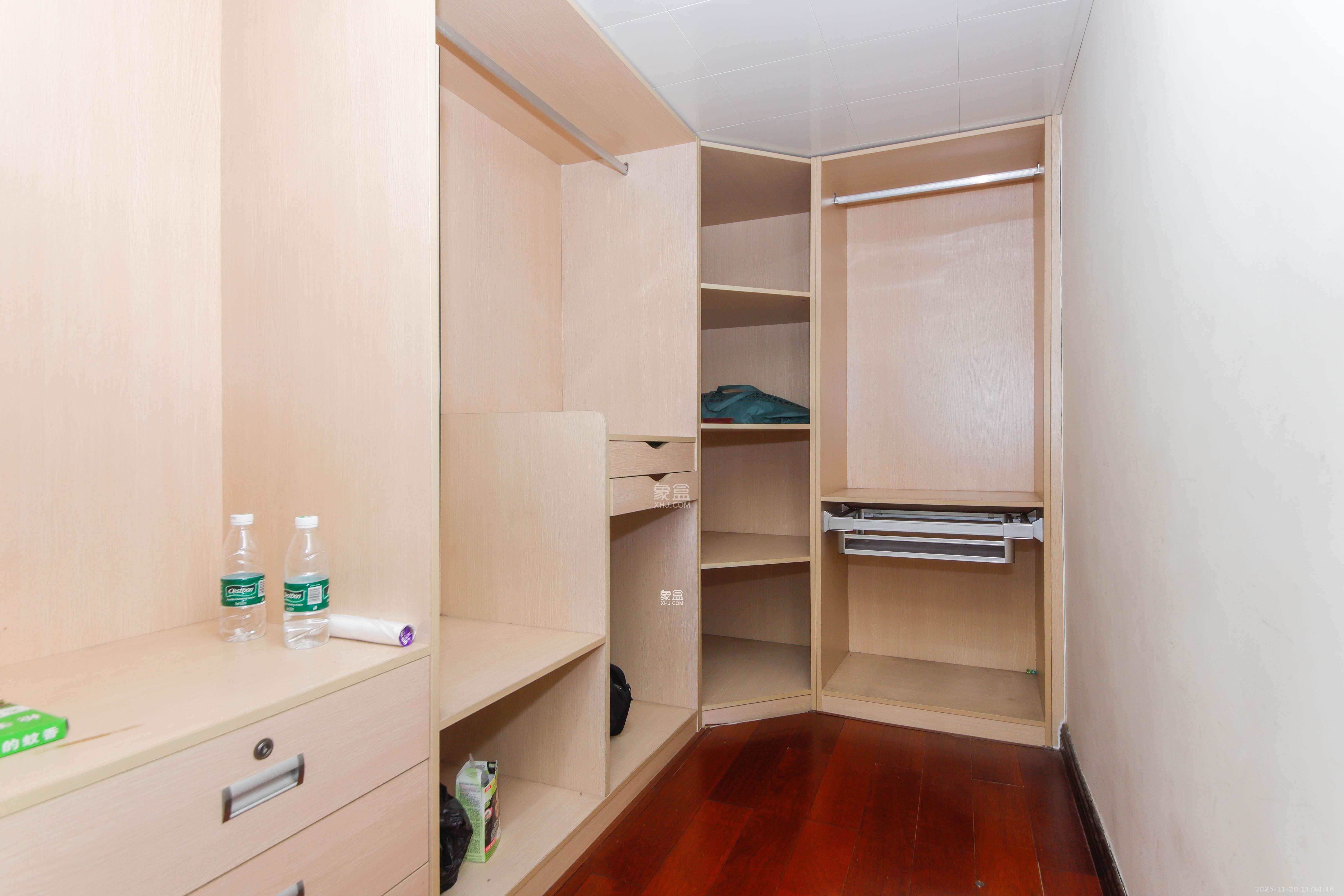 美林银谷  4室2厅2卫    3600.0元/月室内图