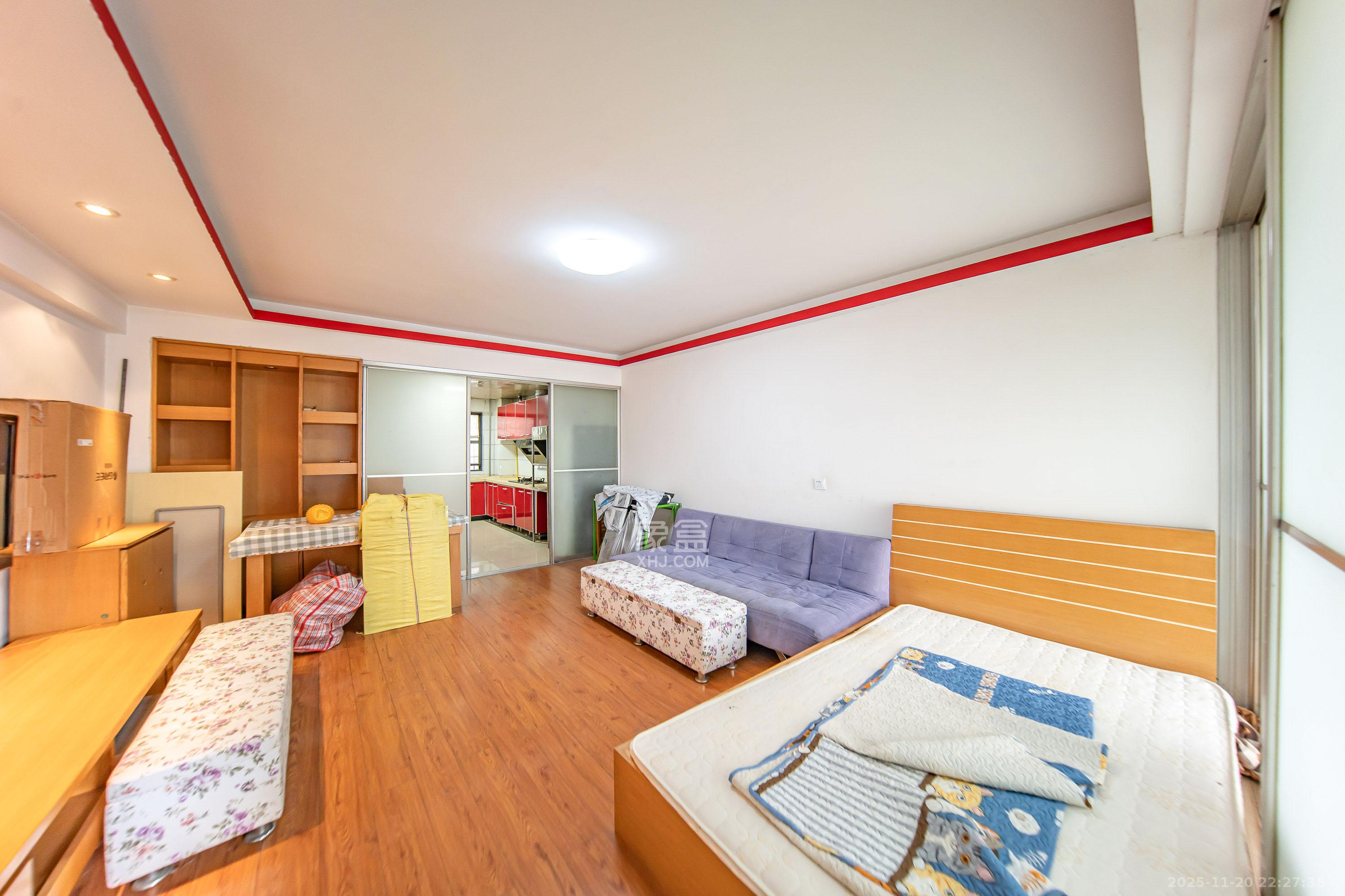 阳光100二期 1室1厅1卫 38.0万 阳光100二期 1室1厅1卫 38.0万客厅