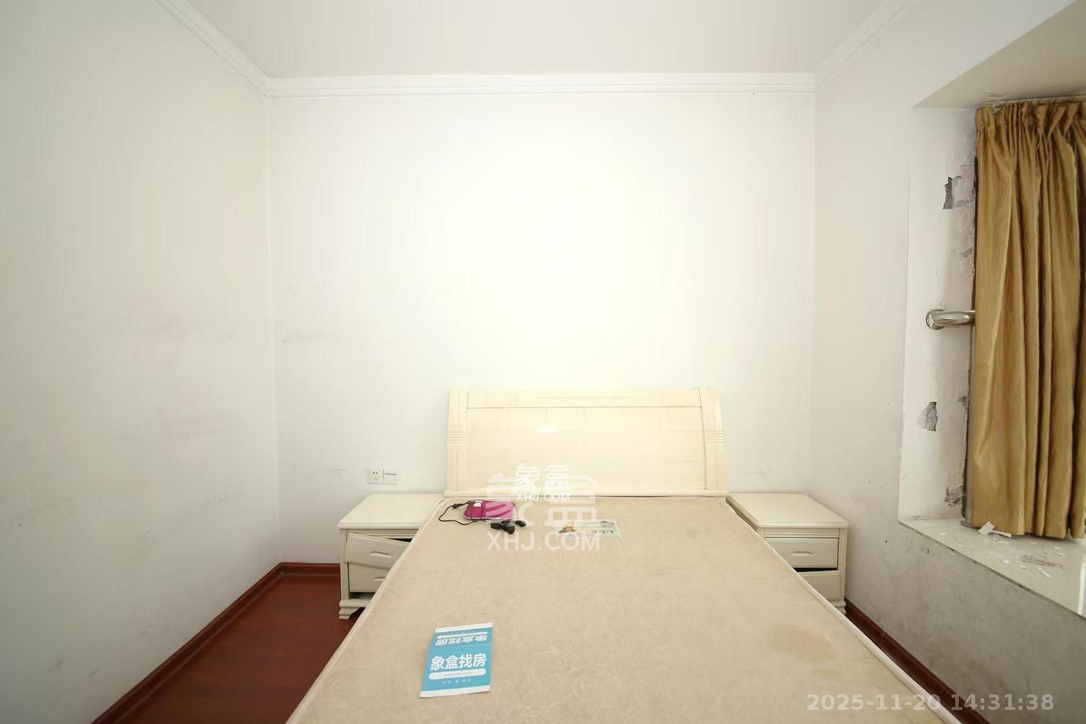 岳泰理想城  4室2厅1卫    3300.0元/月室内图