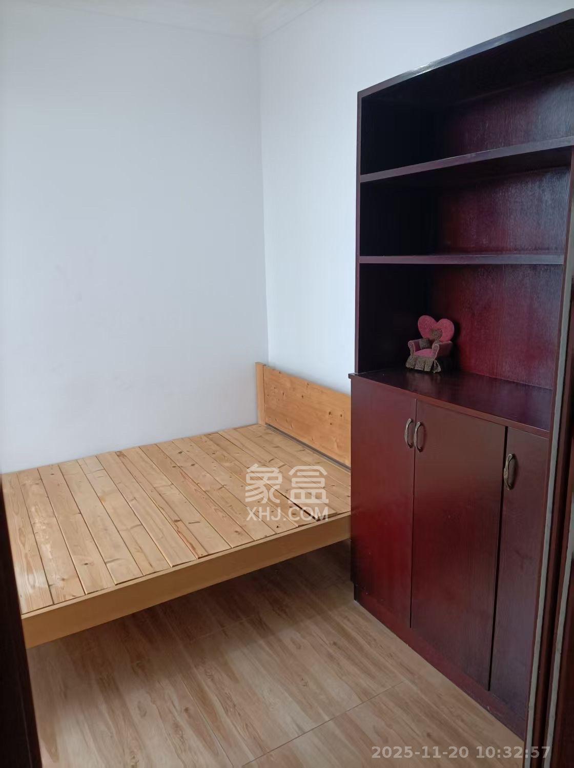 庄园心伽泊  1室2厅1卫    2100.0元/月室内图