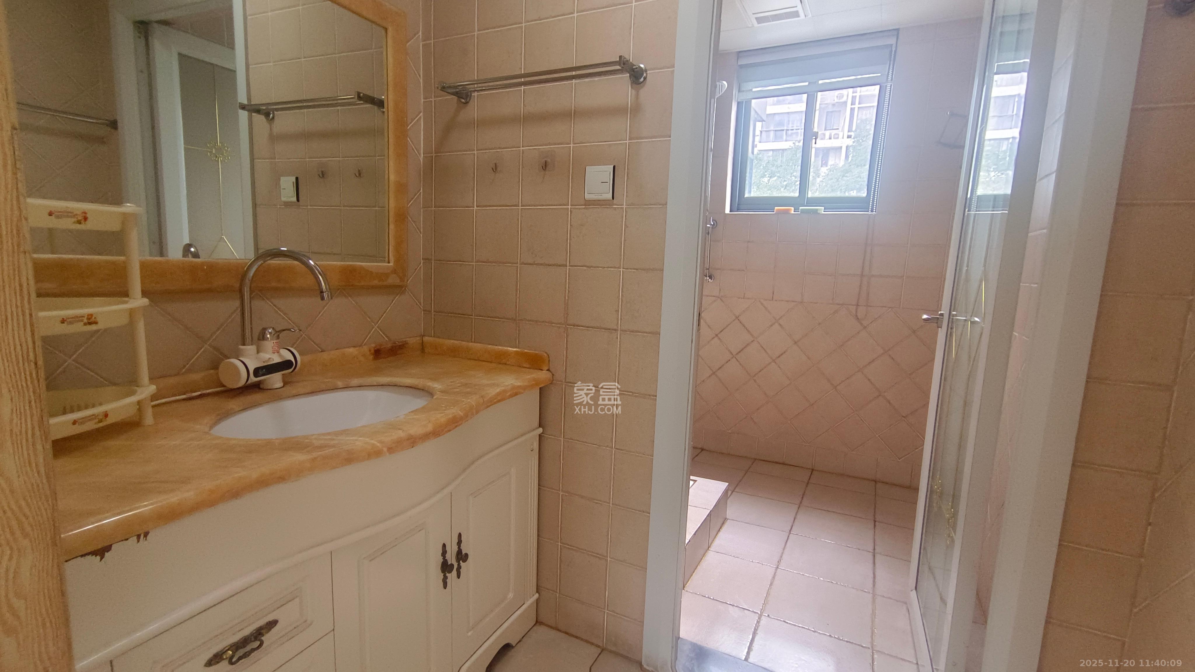 湘江世纪城聚江苑  4室2厅2卫    2900.0元/月室内图