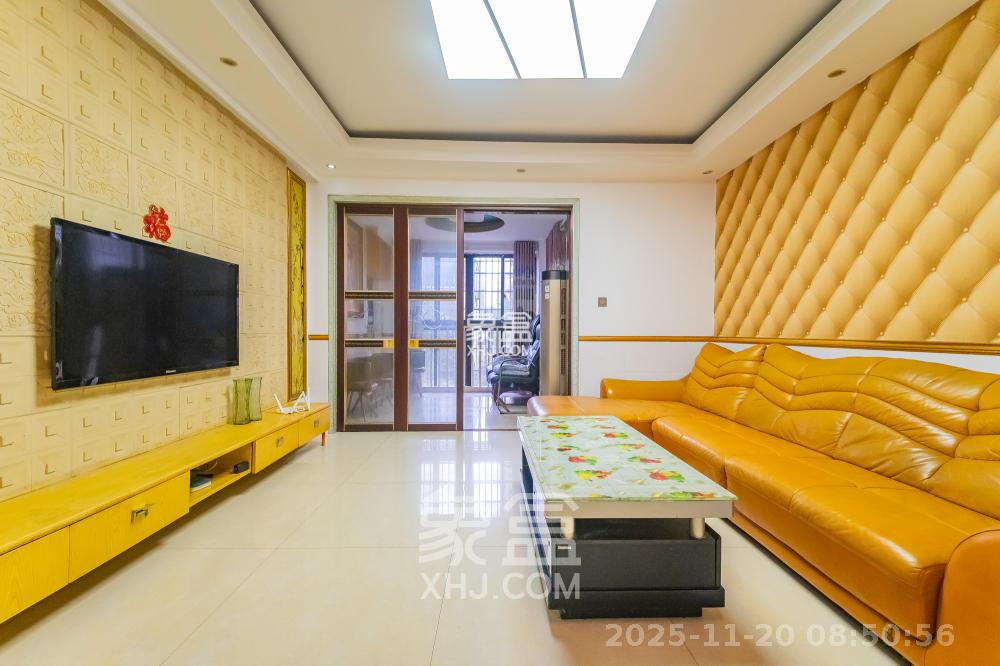 鹏基诺亚山林  3室2厅2卫    2000.0元/月室内图1