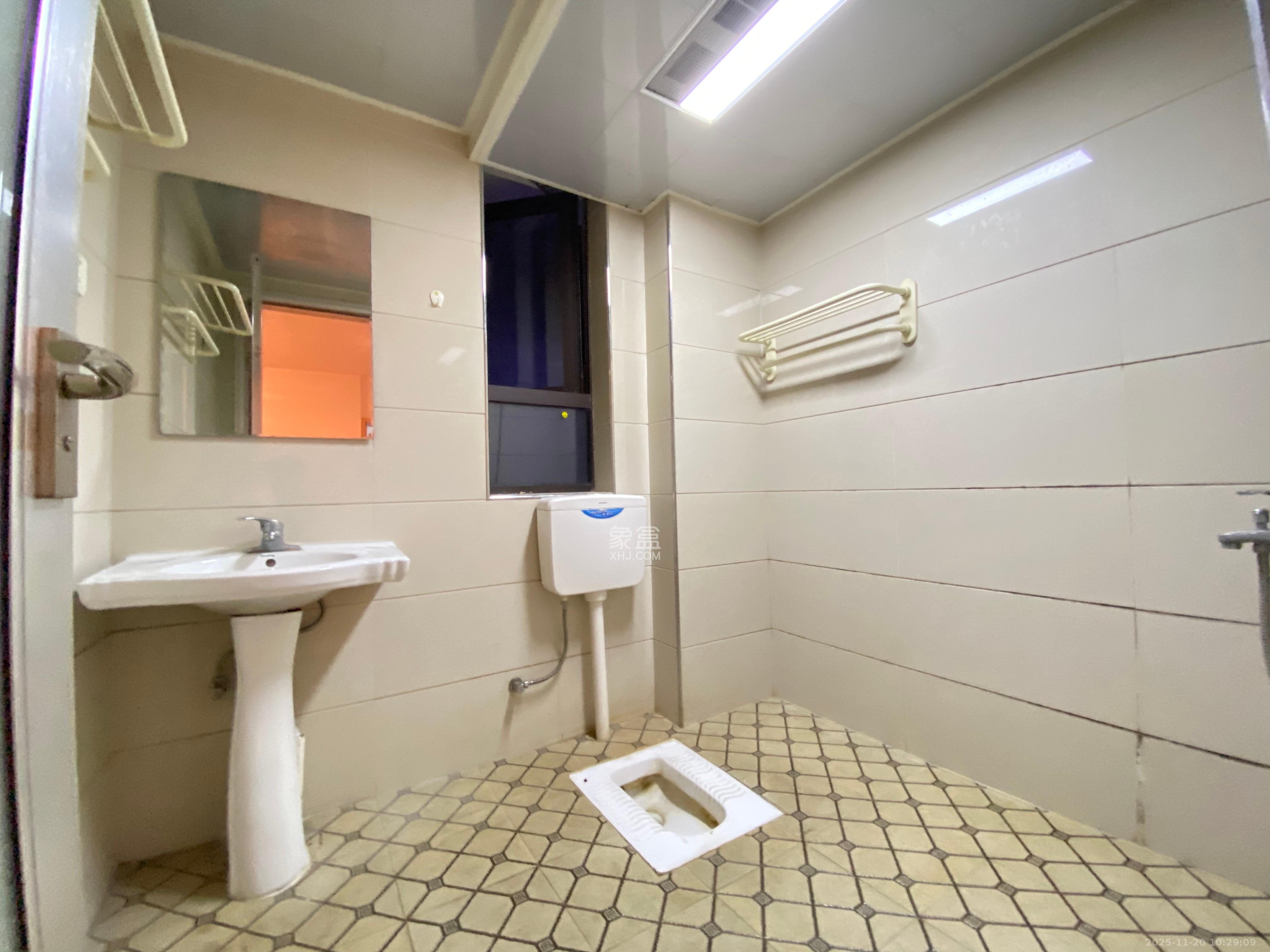 保利麓谷林语F区 1室2厅1卫 2200.0元/月 保利麓谷林语F区 1室2厅1卫 2200.0元/月室内图