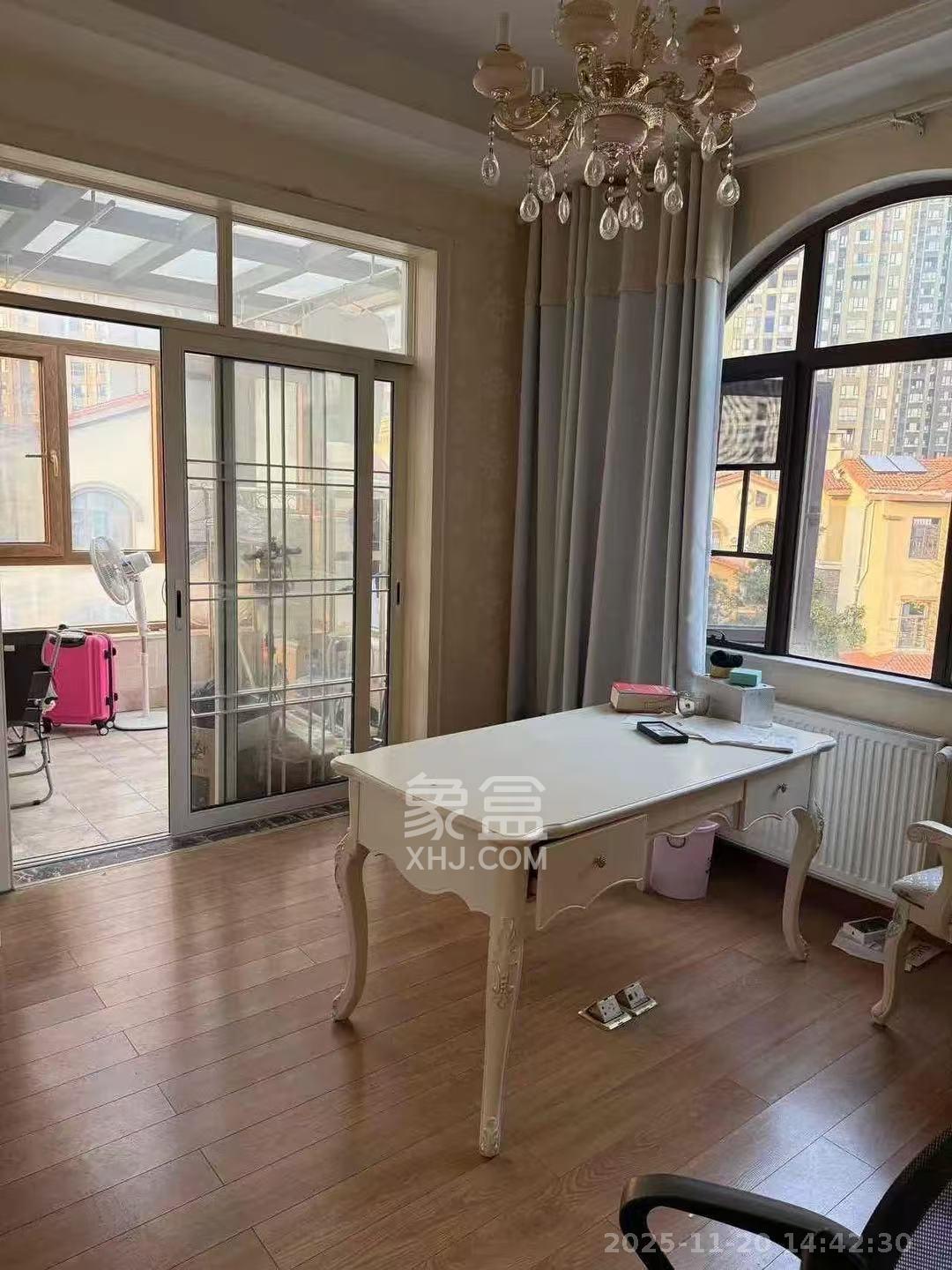 金地三千府（金地湖山樾、金地自在城）  5室1厅4卫    8500.0元/月室内图