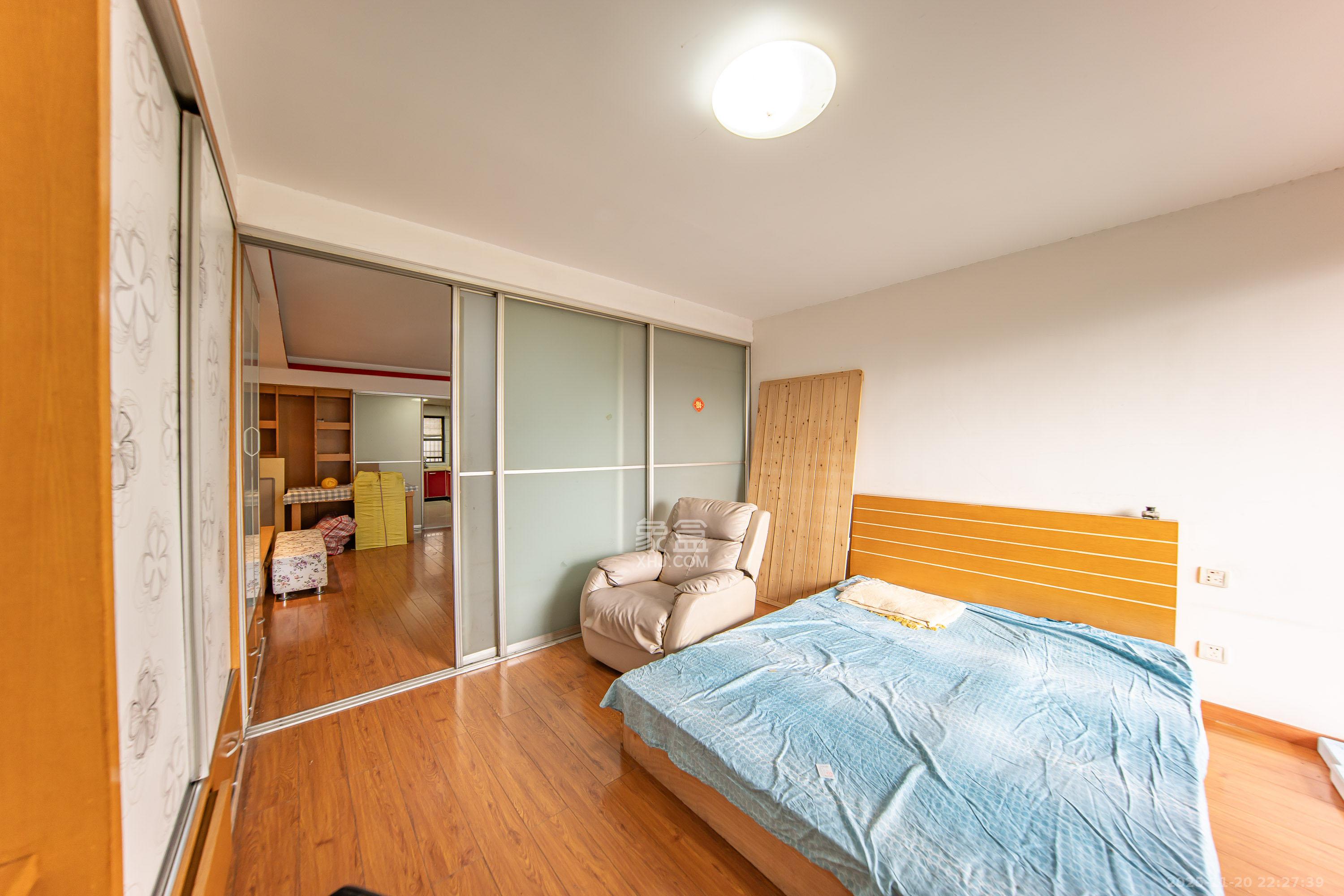 阳光100二期 1室1厅1卫 38.0万 阳光100二期 1室1厅1卫 38.0万卧室