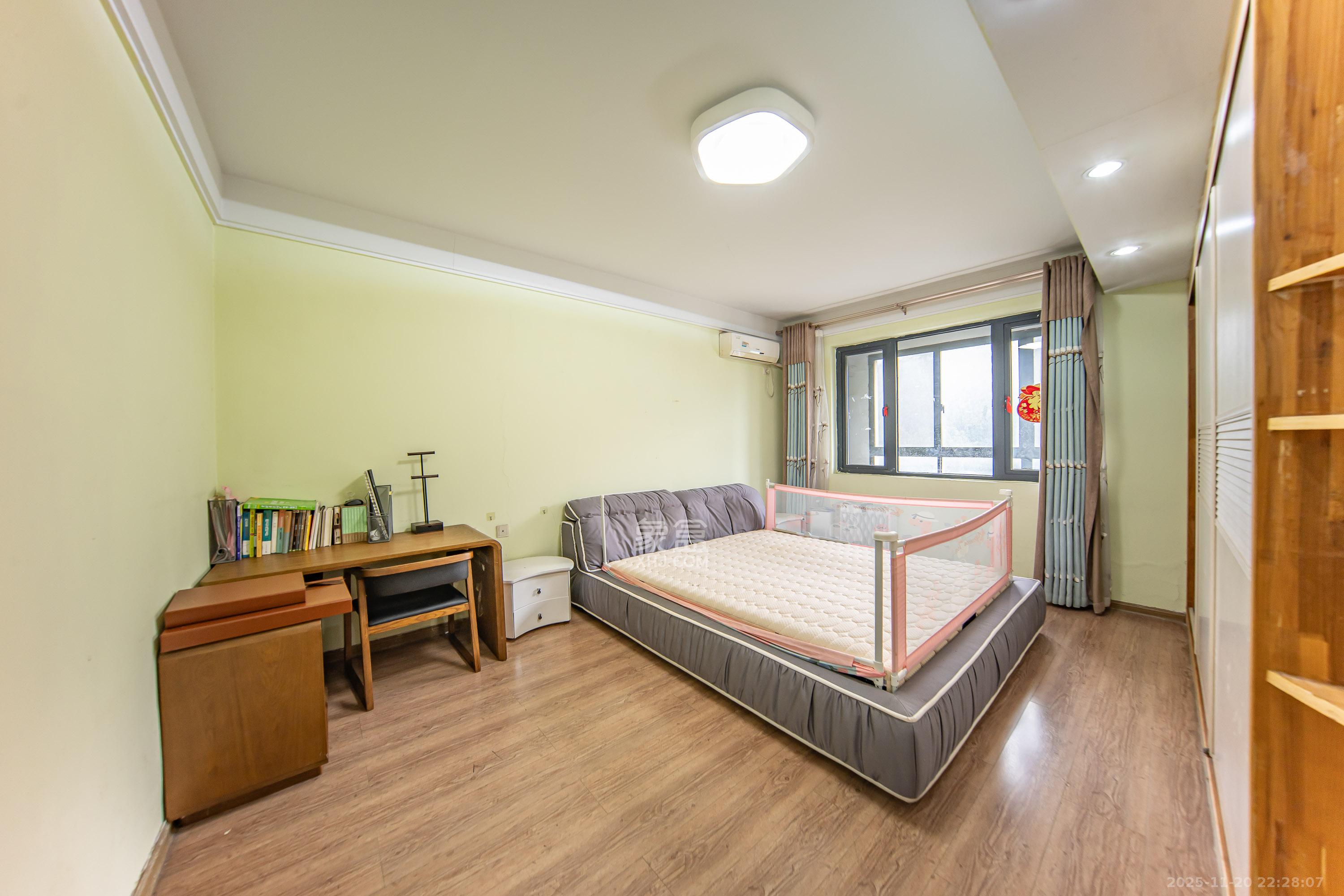 阳光100三期 3室2厅2卫 87.0万 阳光100三期 3室2厅2卫 87.0万卧室