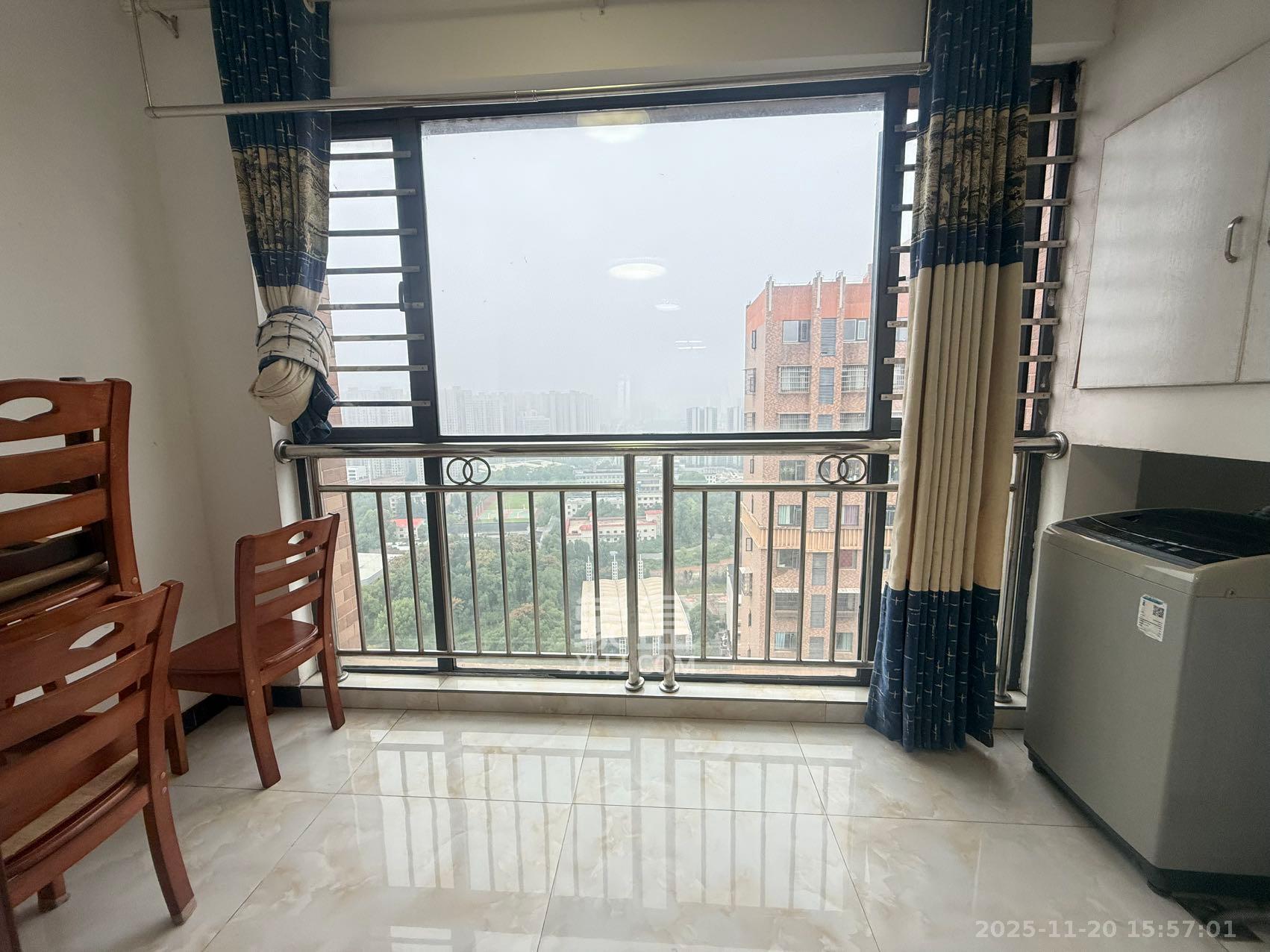 月亮湾草莓街区一、二期 3室2厅1卫 1700.0元/月 月亮湾草莓街区一、二期 3室2厅1卫 1700.0元/月室内图