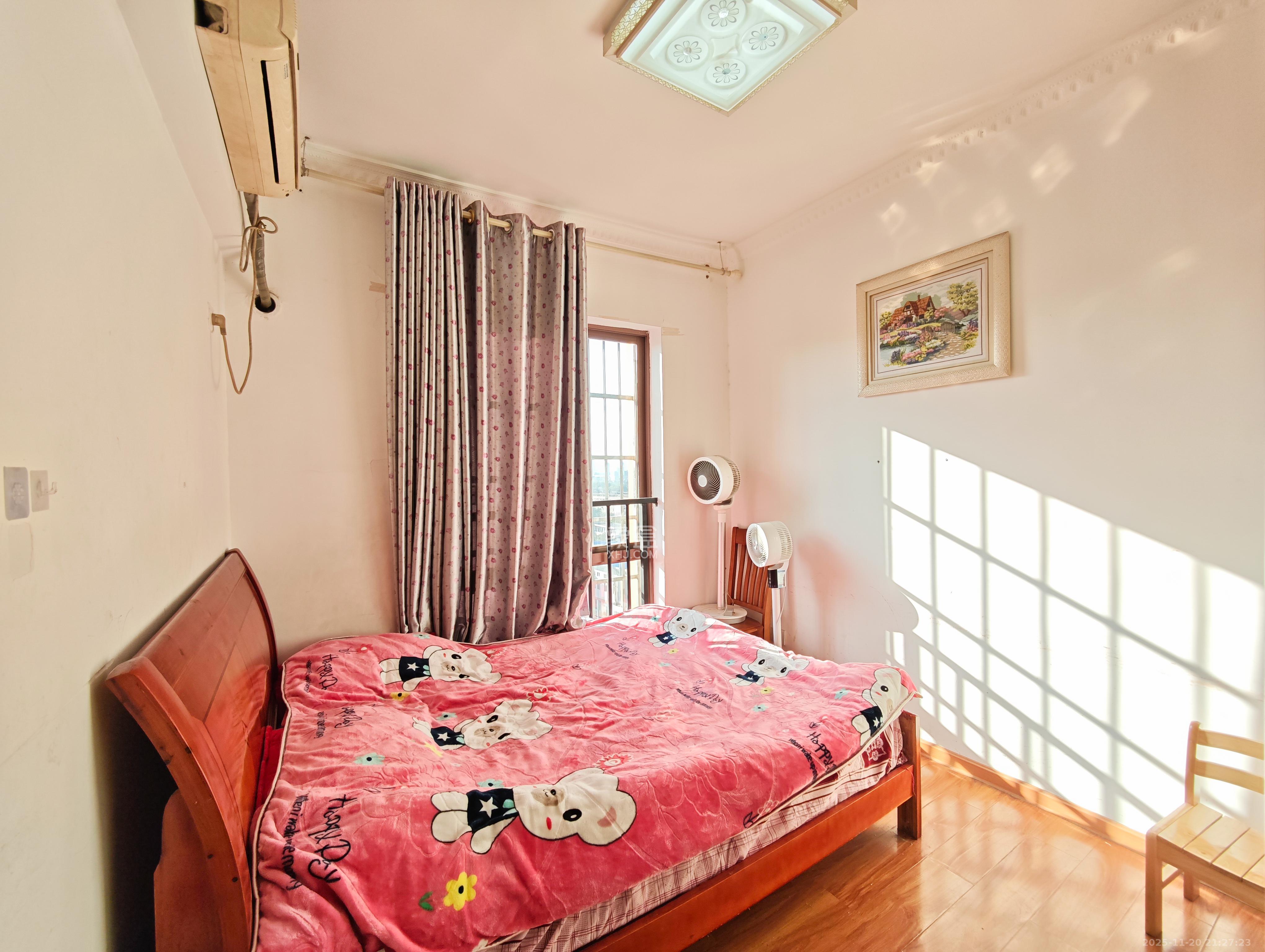 新城景苑 3室2厅1卫 39.8万 新城景苑 3室2厅1卫 39.8万卧室