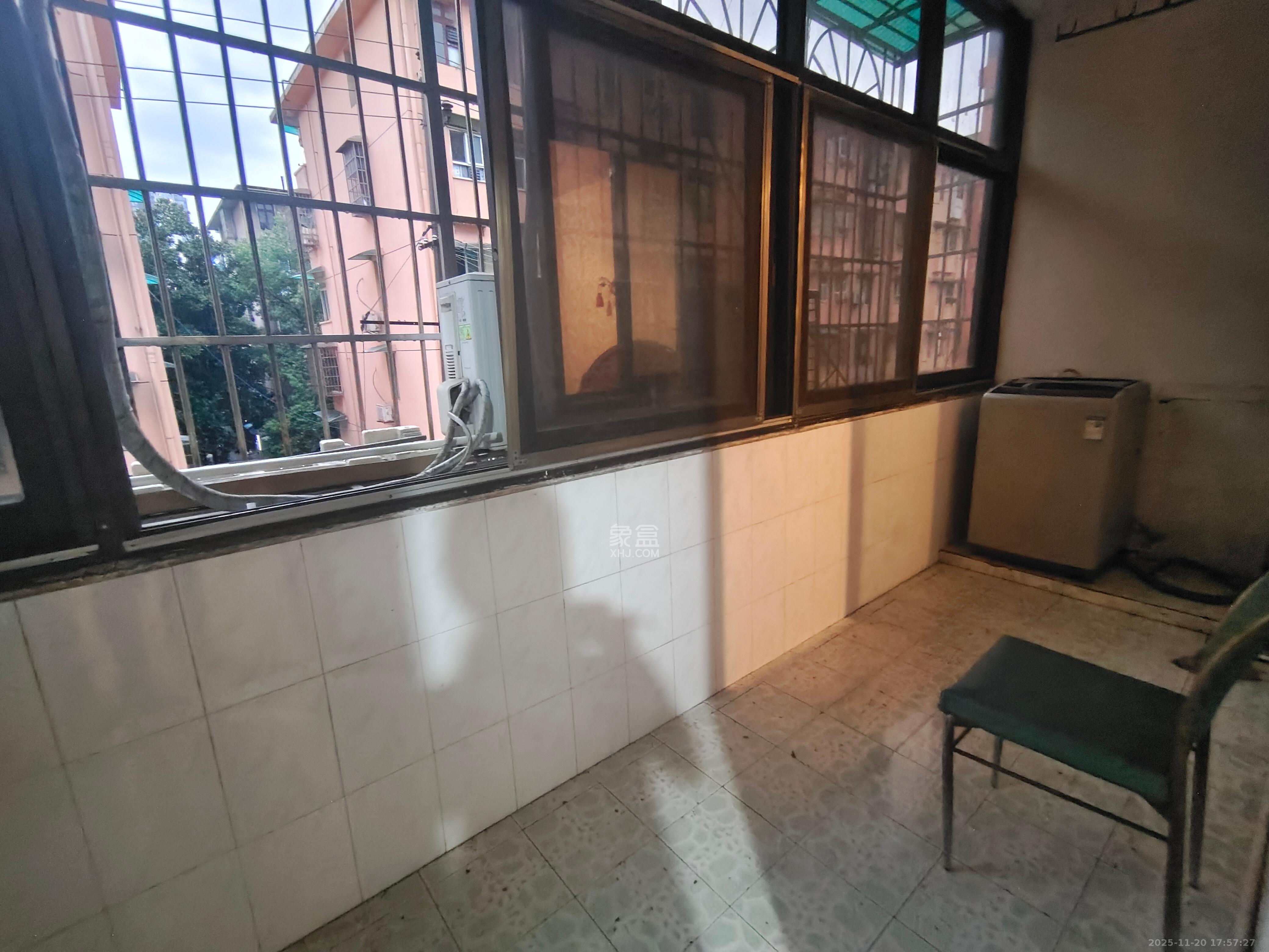 赤岗小区(一二三片) 3室1厅1卫 1600.0元/月 赤岗小区(一二三片) 3室1厅1卫 1600.0元/月室内图