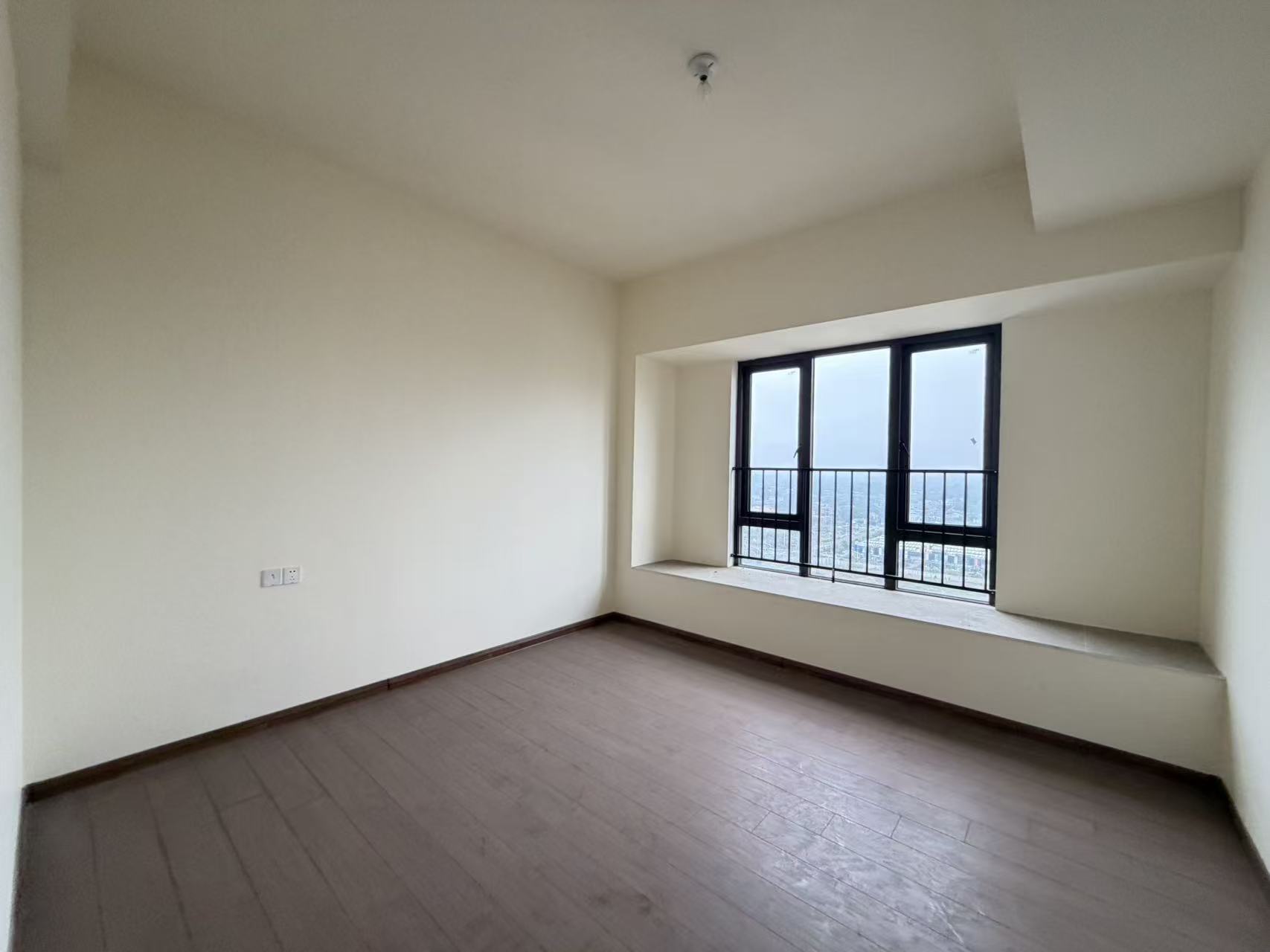 华耀碧桂园十里江湾誉峯 5室2厅3卫 5000.0元/月 华耀碧桂园十里江湾誉峯 5室2厅3卫 5000.0元/月室内图