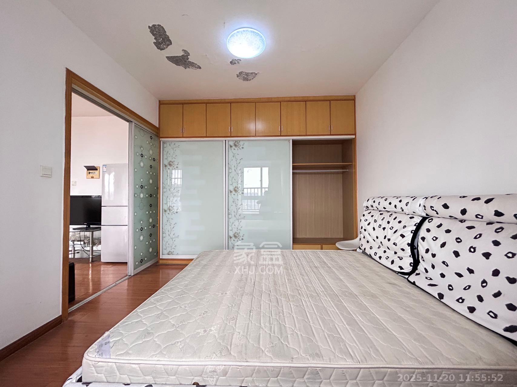 上河国际C区 1室1厅1卫 1800.0元/月 上河国际C区 1室1厅1卫 1800.0元/月室内图