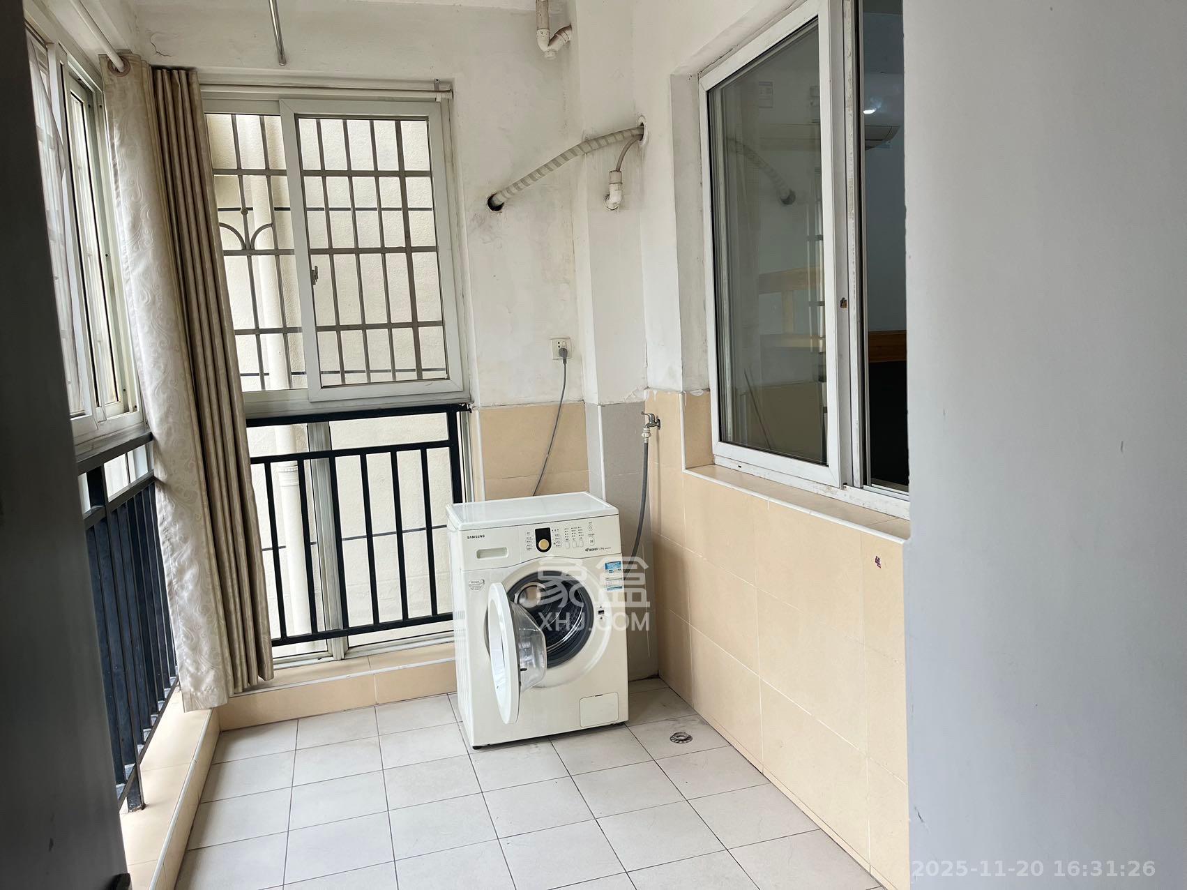 麓山润城 3室2厅2卫 2000.0元/月 麓山润城 3室2厅2卫 2000.0元/月室内图