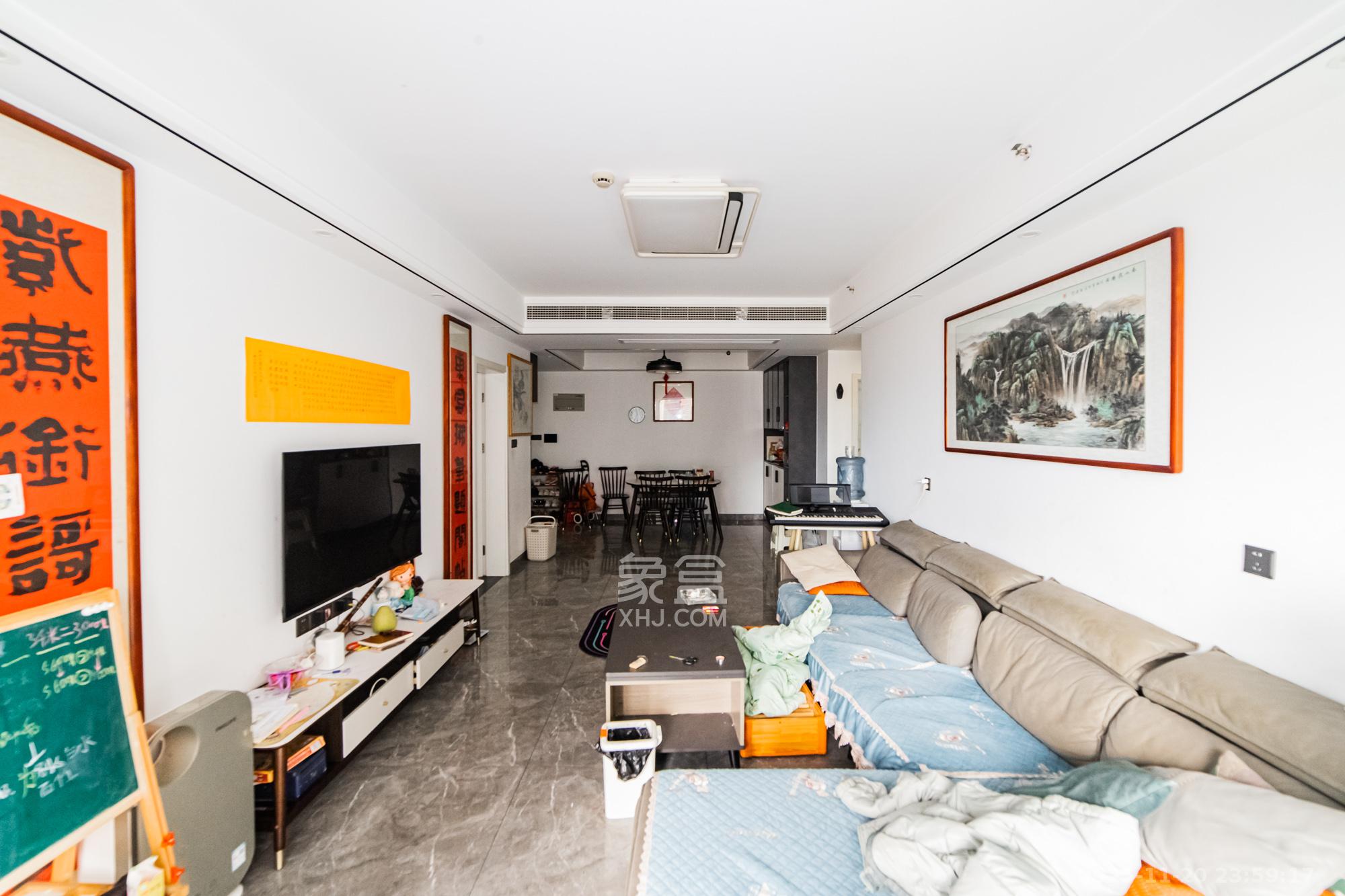 北辰三角洲E7区  3室2厅2卫    195.0万客厅