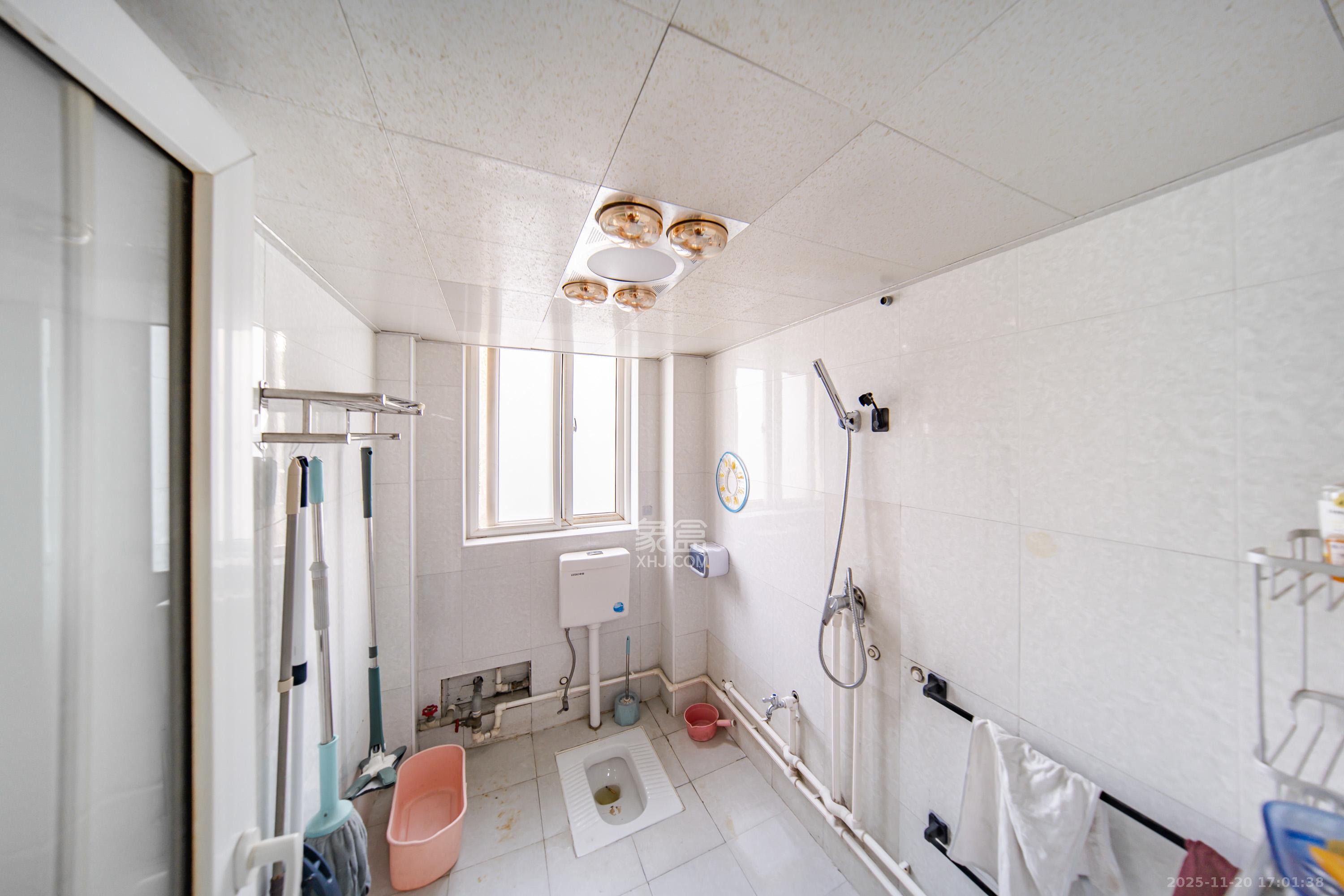 金地园 3室2厅2卫 72.0万 金地园 3室2厅2卫 72.0万卫生间