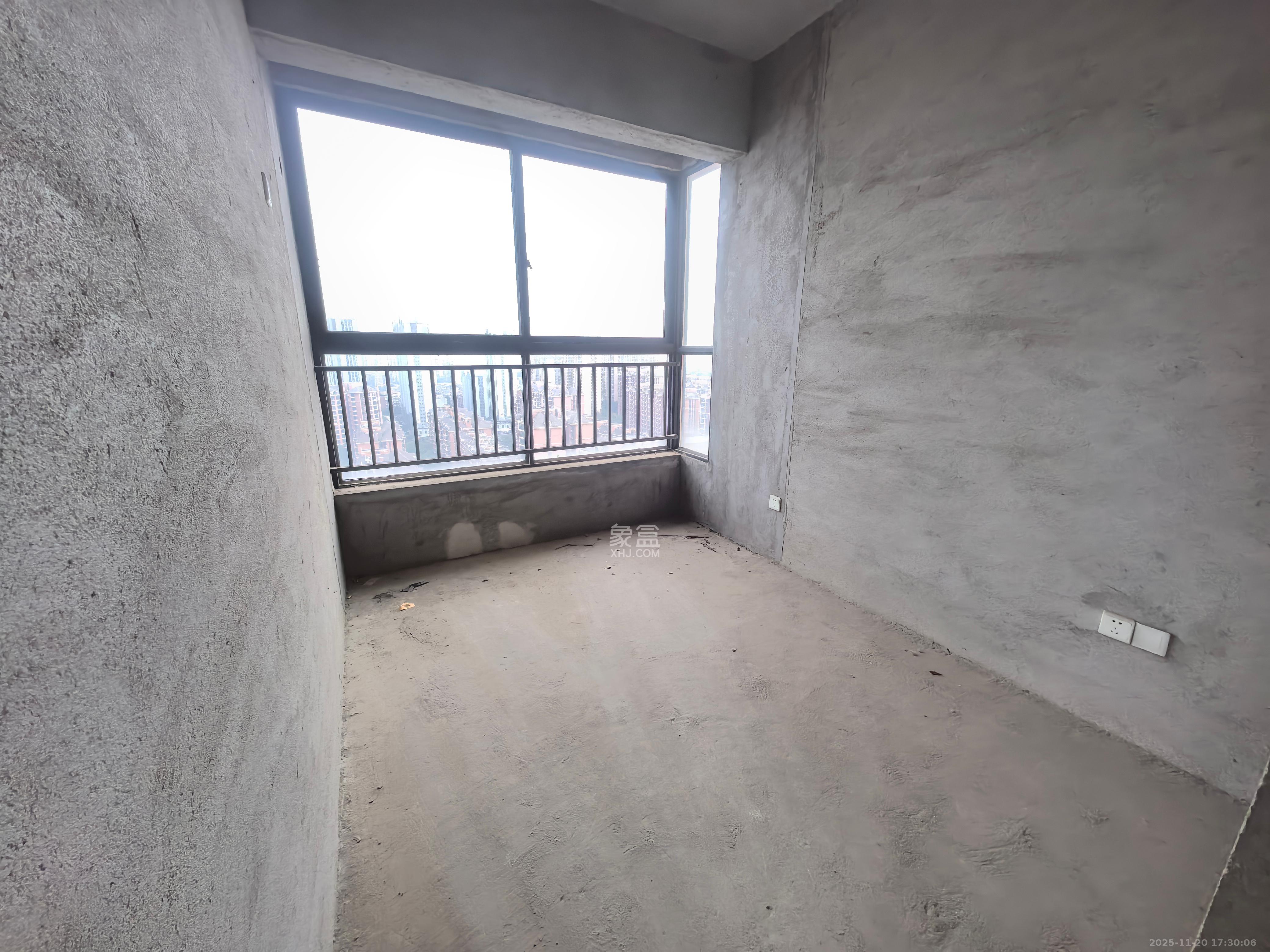 华雅花园  3室1厅1卫    38.8万客厅