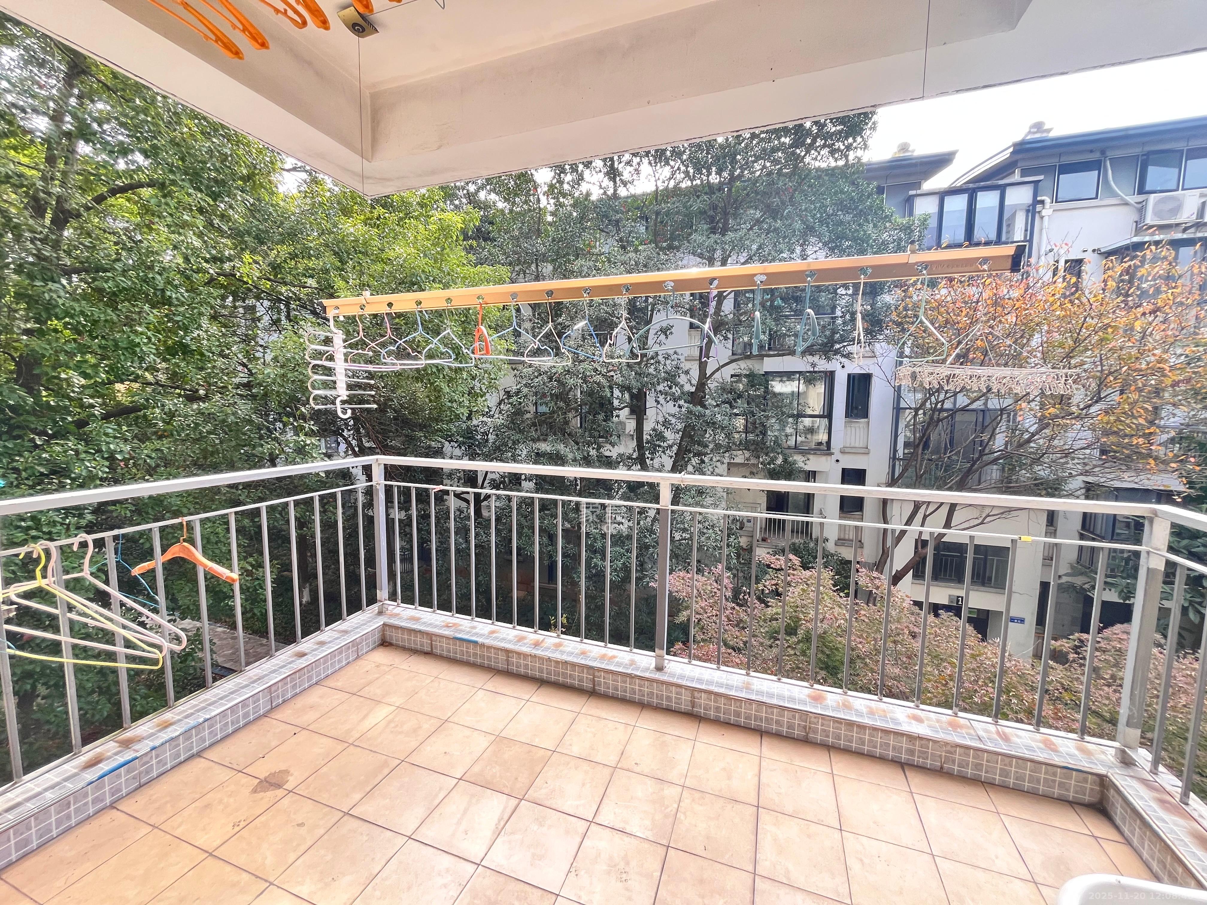 西街花园 3室2厅2卫 3600.0元/月 西街花园 3室2厅2卫 3600.0元/月室内图