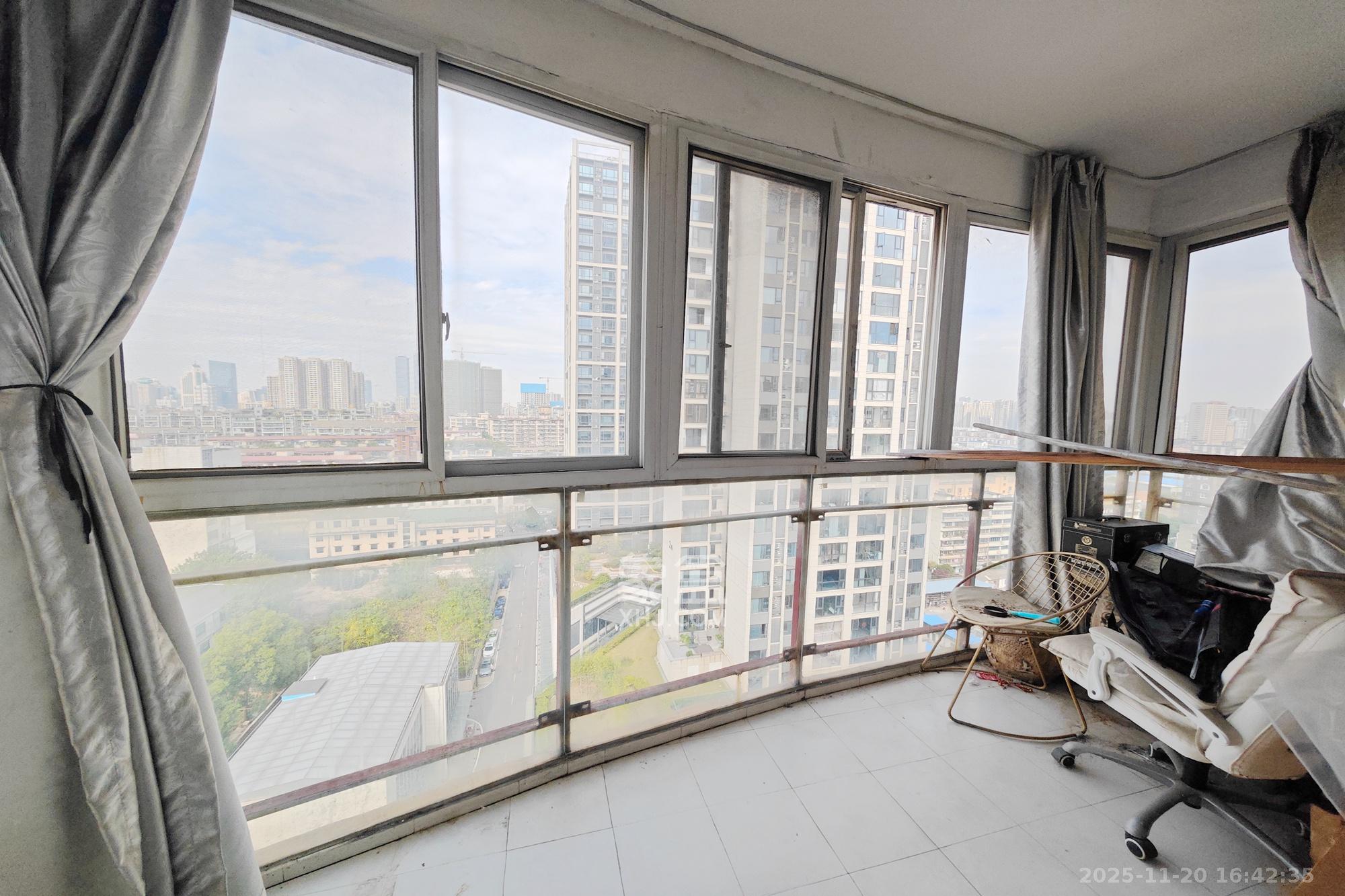 书香名邸 3室2厅1卫 93.8万 书香名邸 3室2厅1卫 93.8万阳台