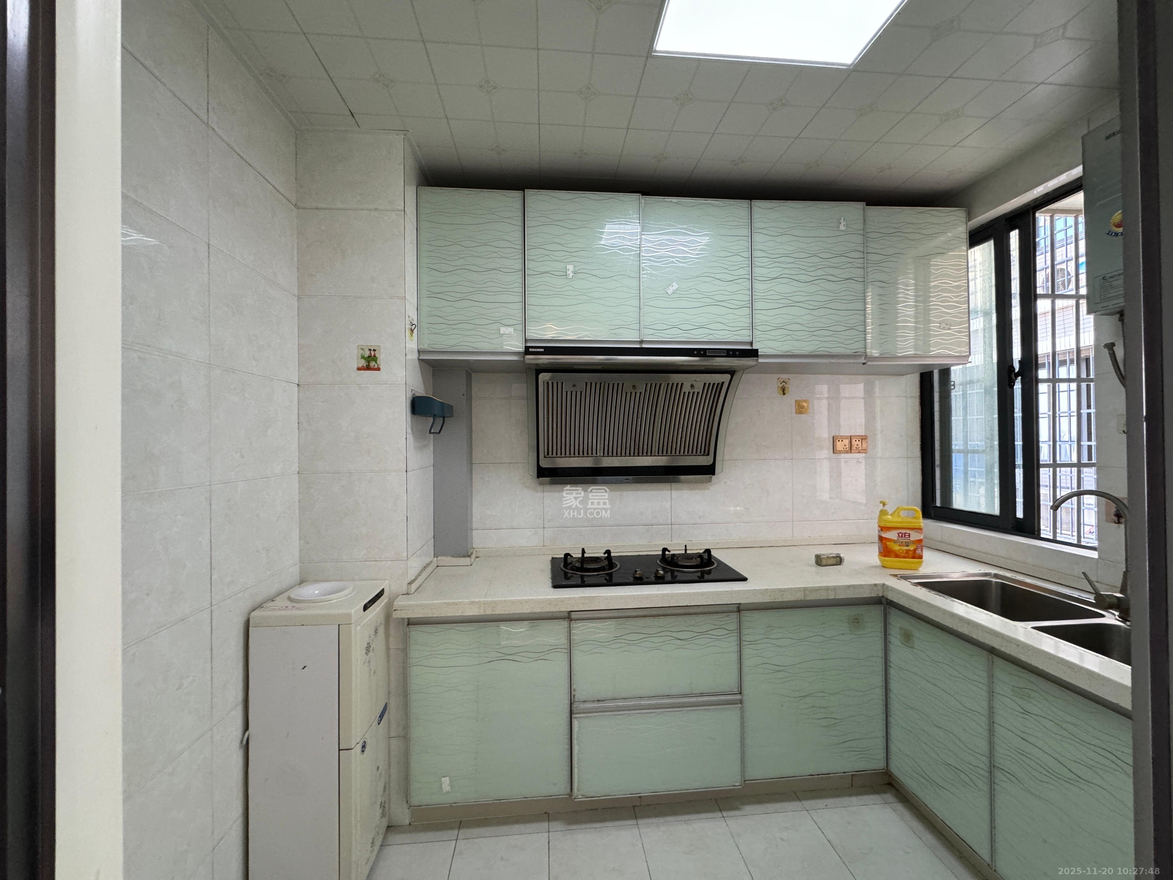 丰源国际 3室1厅1卫 2000.0元/月 丰源国际 3室1厅1卫 2000.0元/月室内图