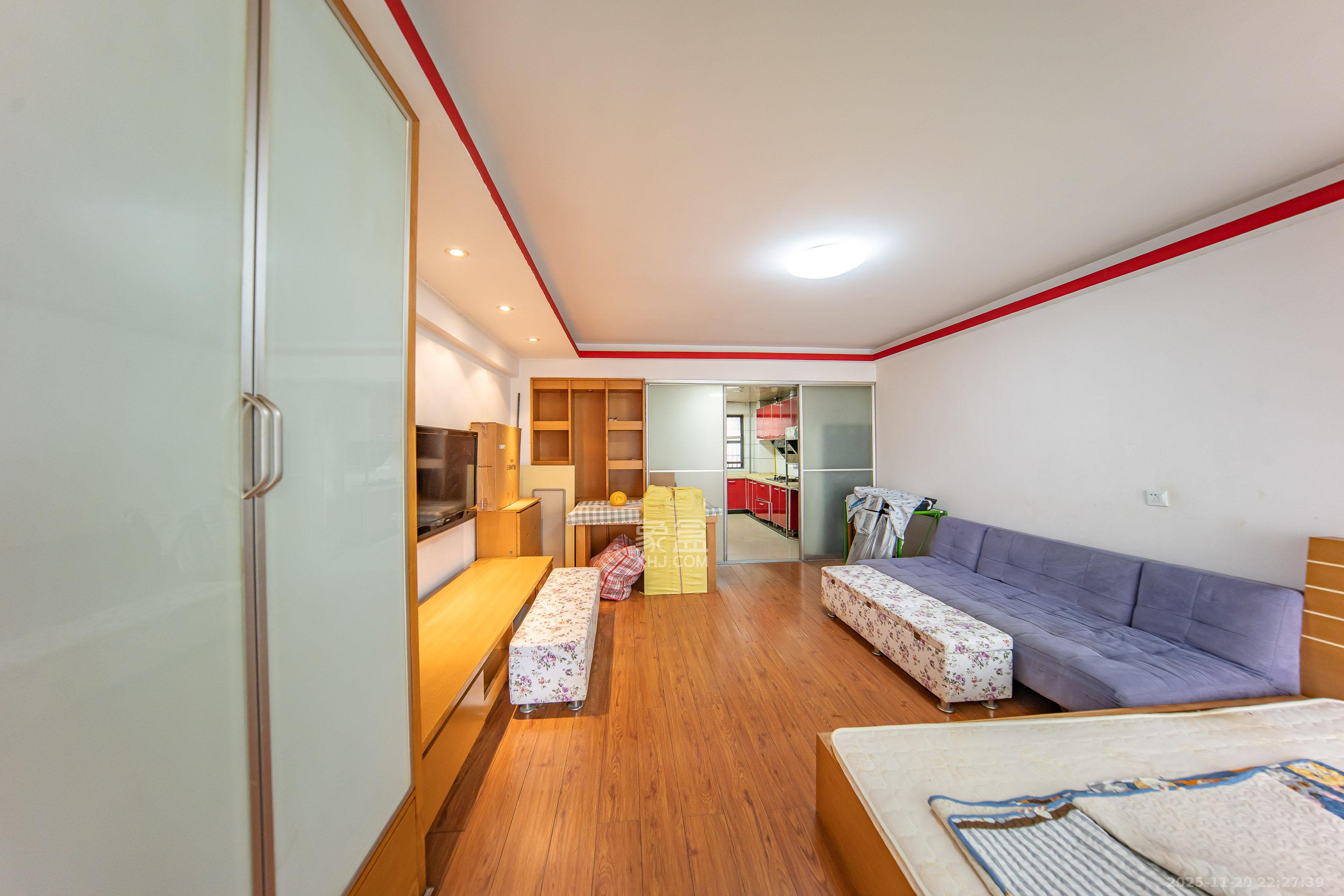 阳光100二期 1室1厅1卫 38.0万 阳光100二期 1室1厅1卫 38.0万客厅