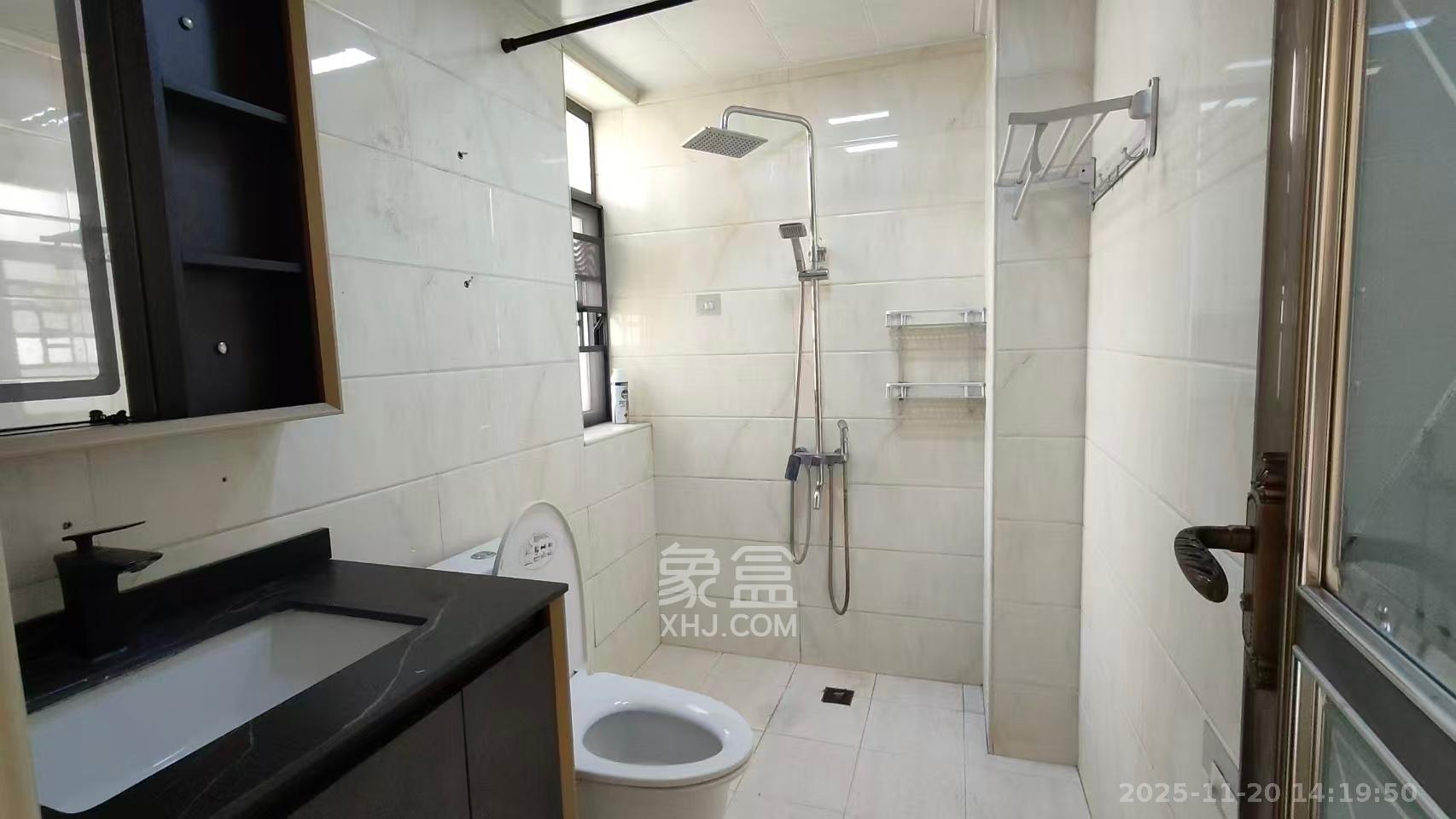 香樟兰亭（朗峰苑）  4室2厅2卫    3000.0元/月室内图