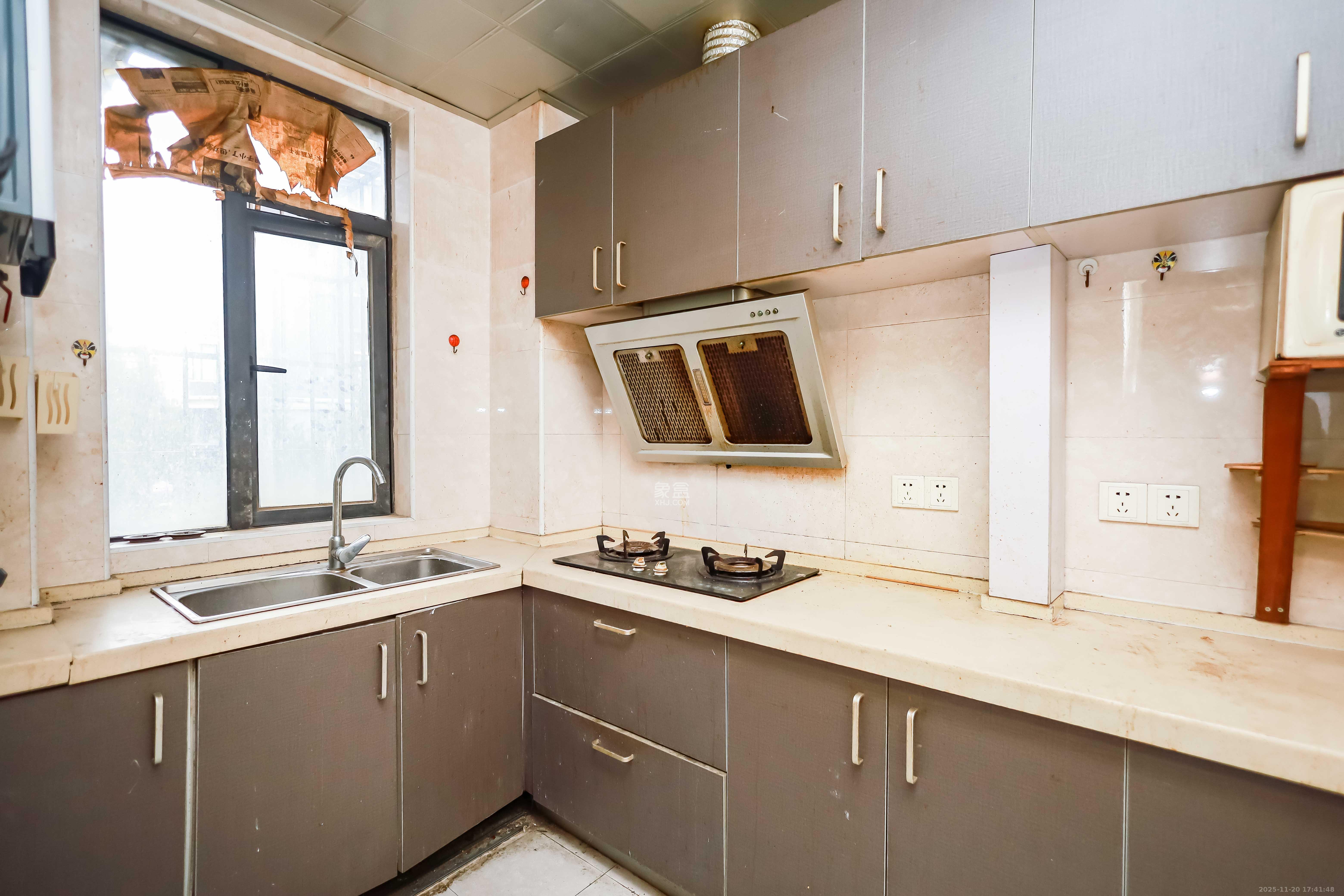 西城龙庭 3室1厅1卫 85.0万 西城龙庭 3室1厅1卫 85.0万厨房