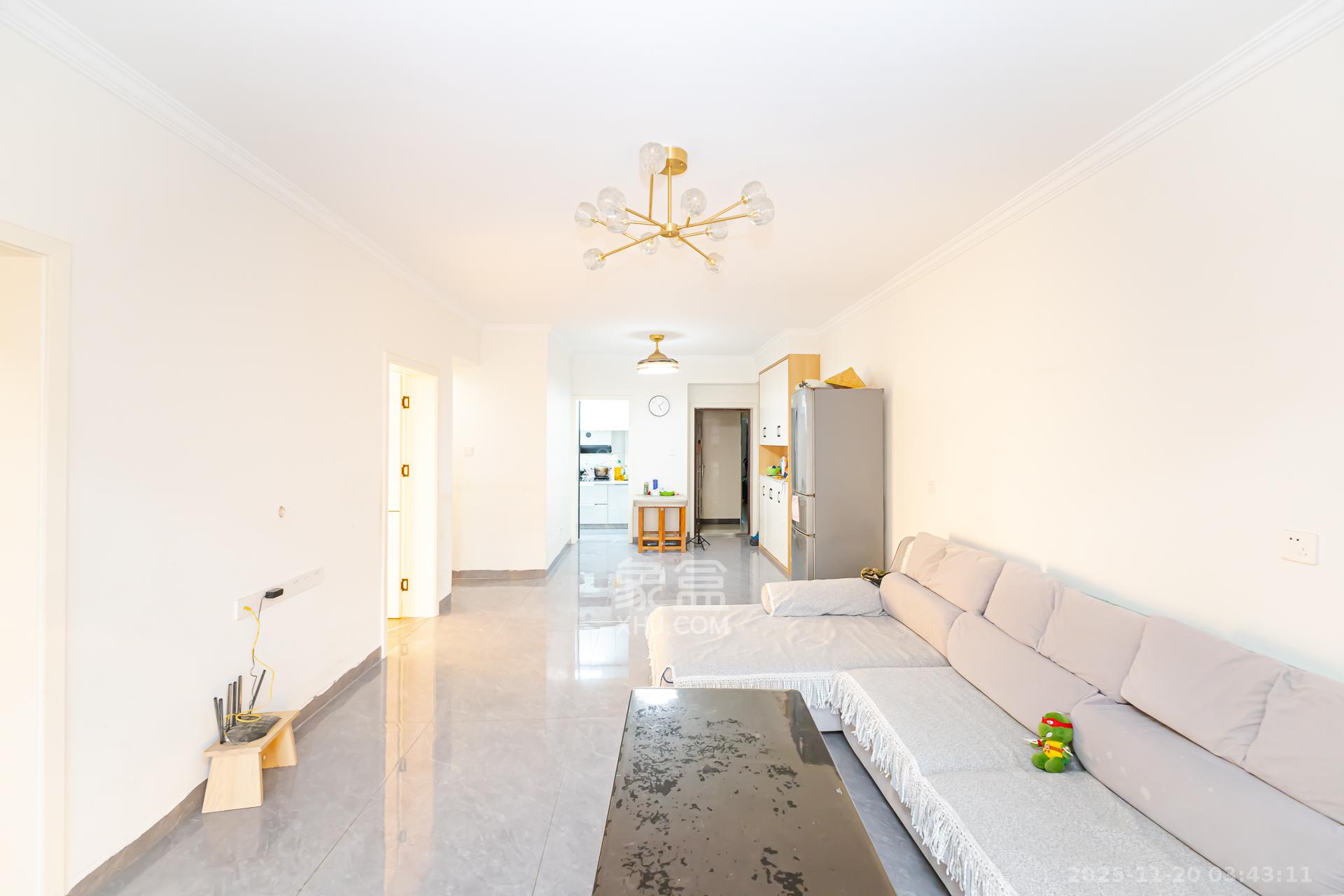 润和又一城  3室2厅1卫    68.5万客厅