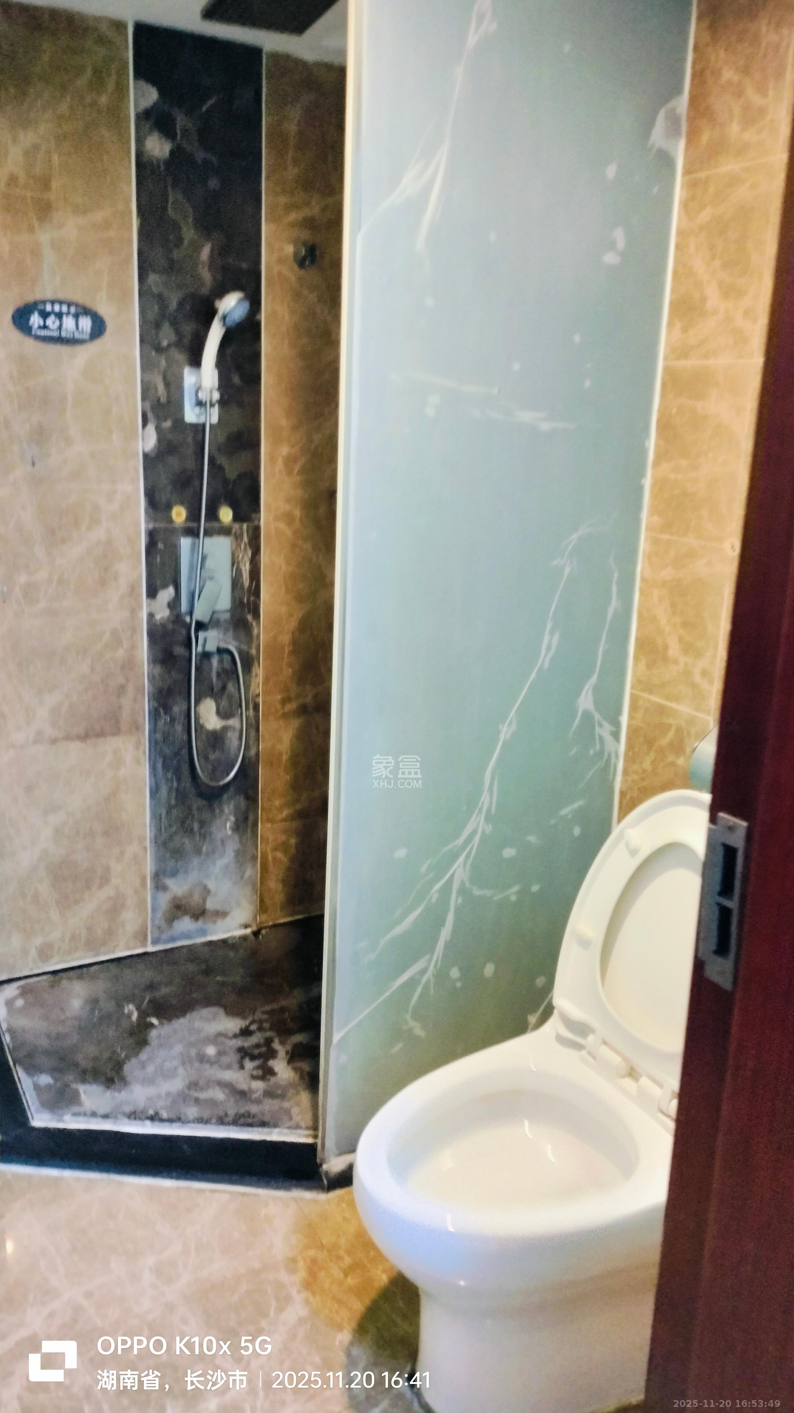 山水华景  1室1厅1卫    1200.0元/月室内图