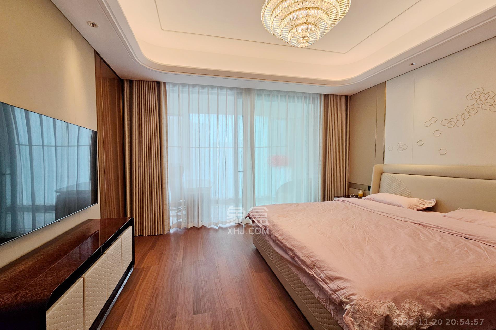 运达滨河广场 5室2厅5卫 1098.0万 运达滨河广场 5室2厅5卫 1098.0万卧室