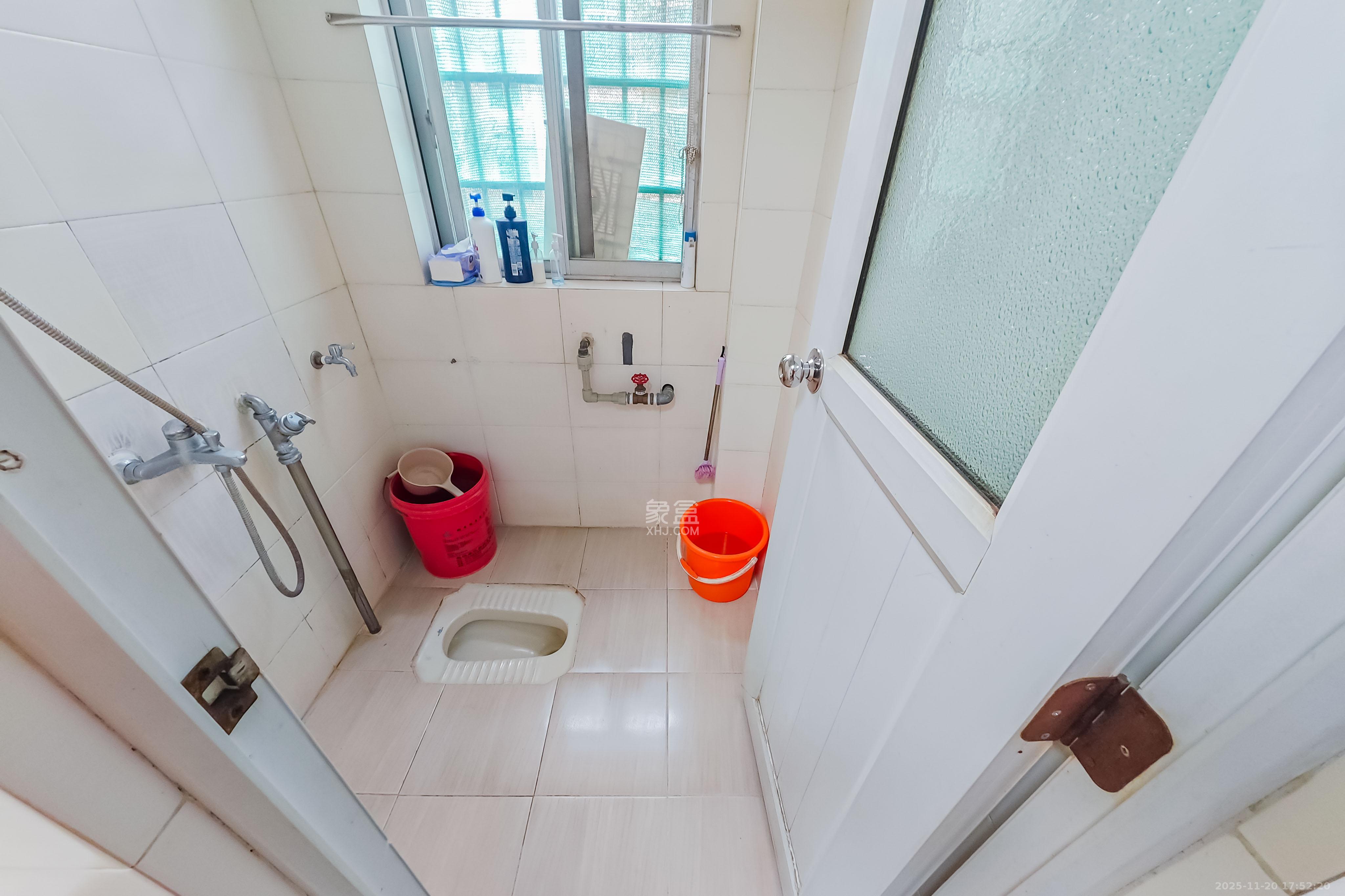 新星小区  2室2厅1卫    48.0万卫生间