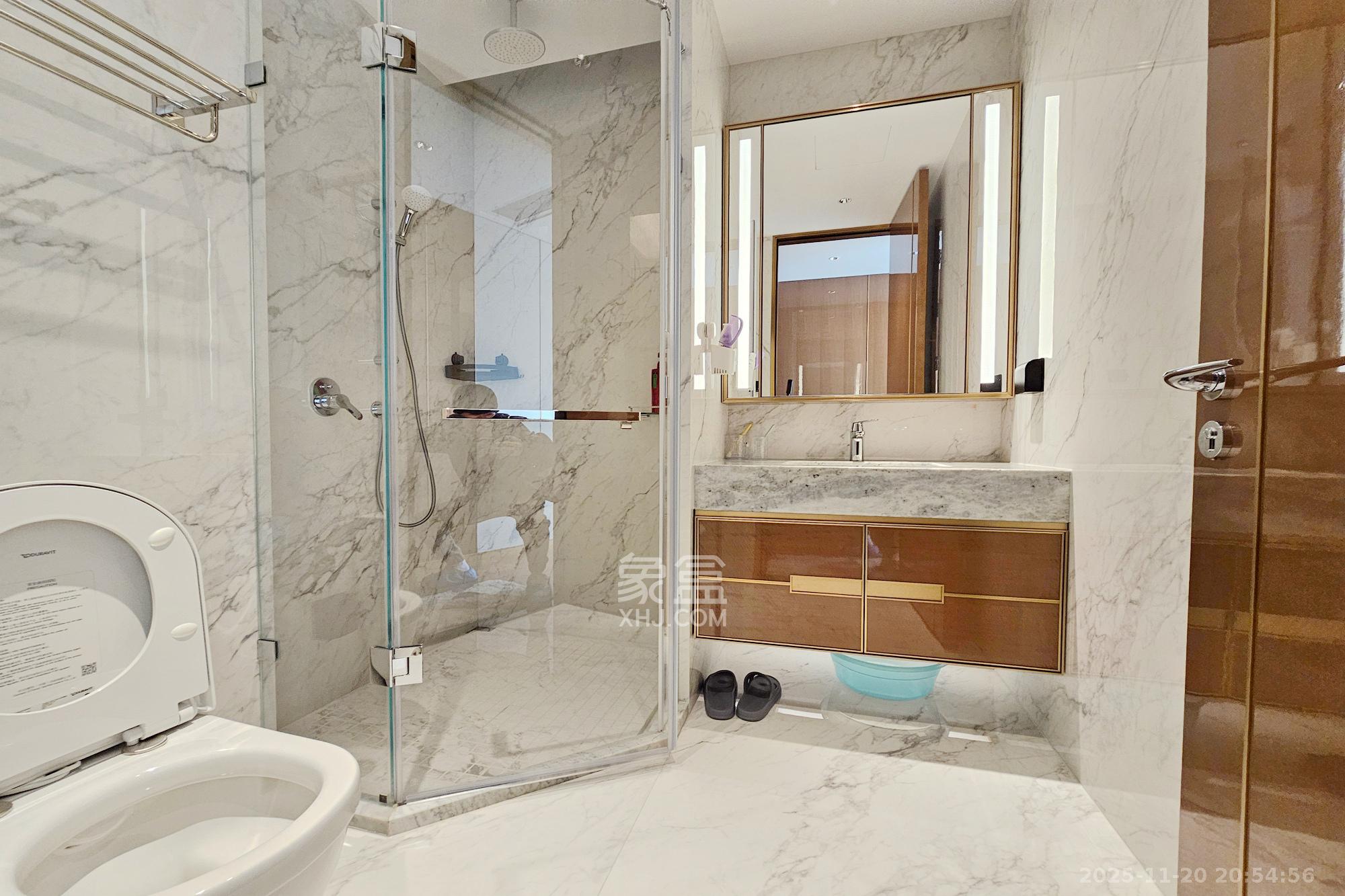 运达滨河广场  5室2厅5卫    1098.0万卫生间