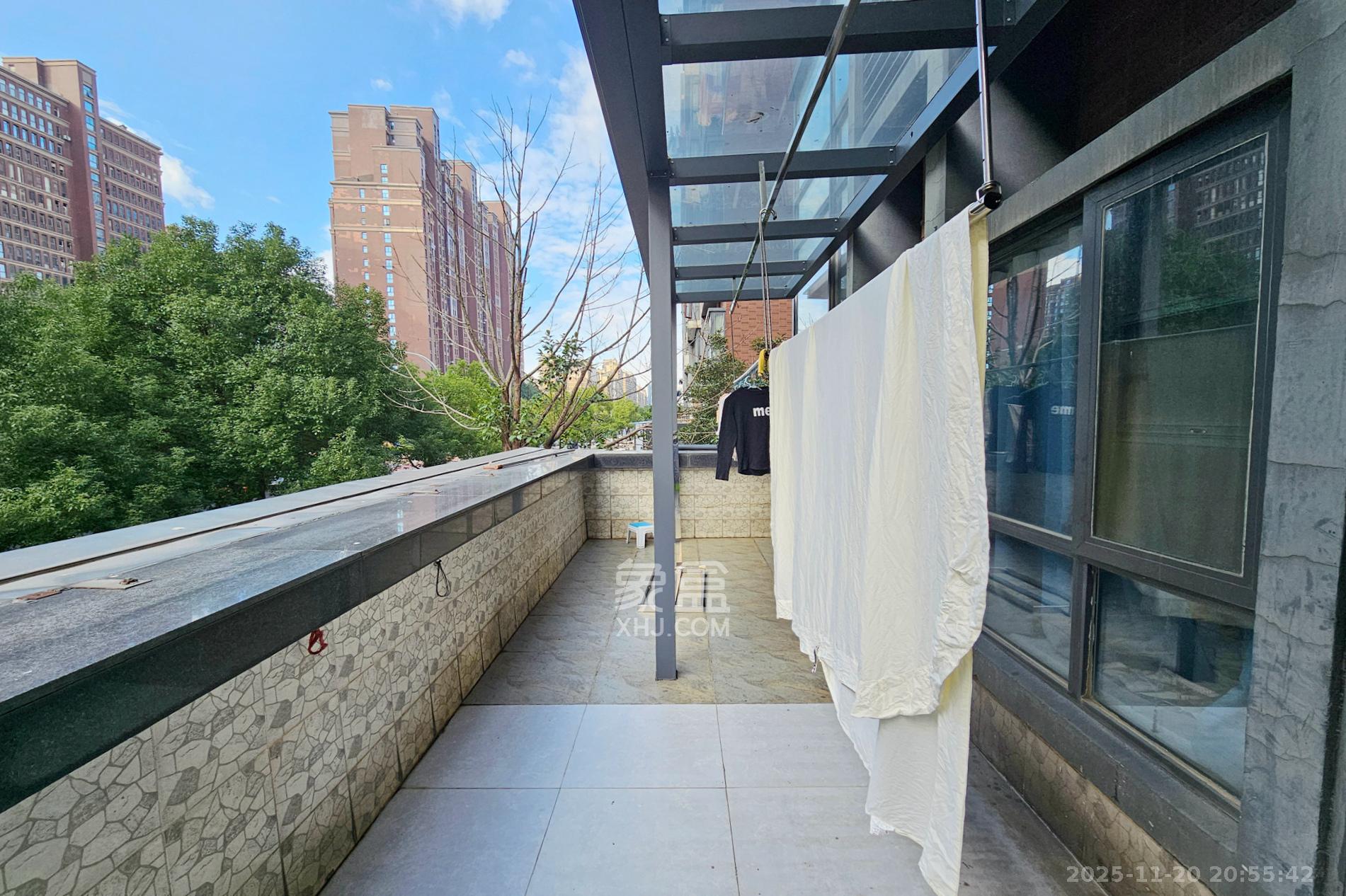 茂华国际湘  3室2厅2卫    140.0万阳台