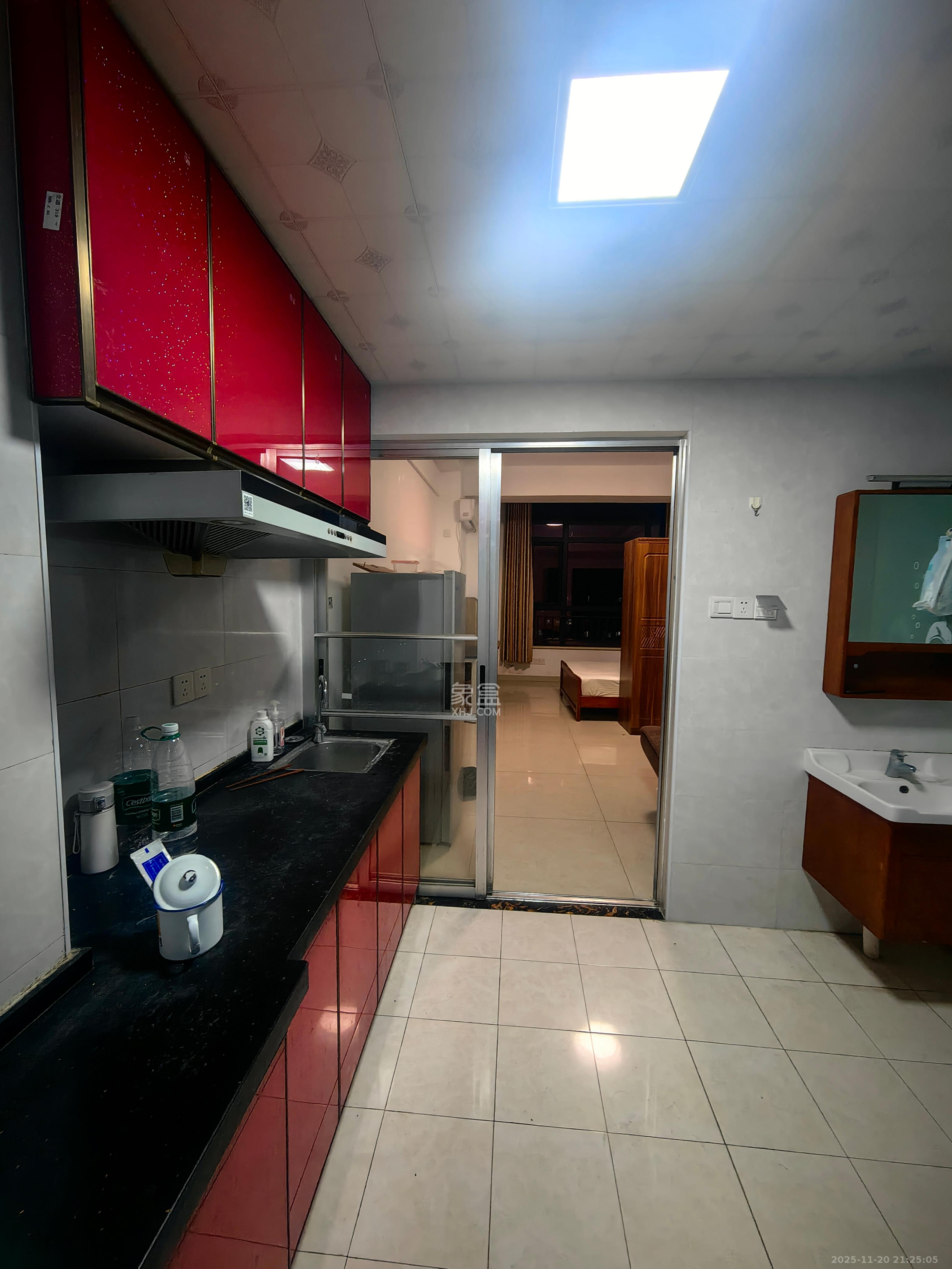 金茂梅溪湖  1室1厅1卫    1300.0元/月室内图