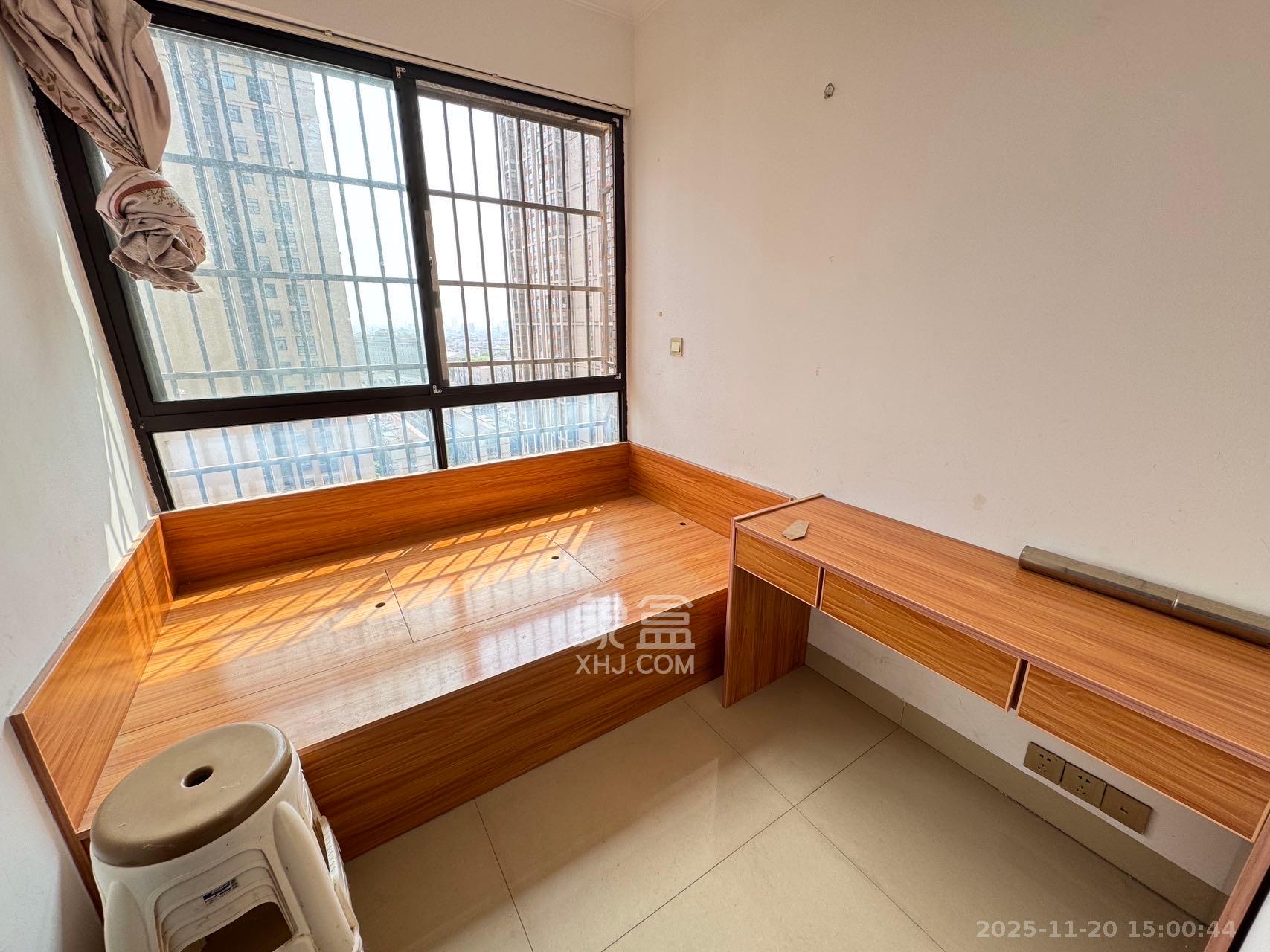 三景华御  3室2厅1卫    1600.0元/月室内图