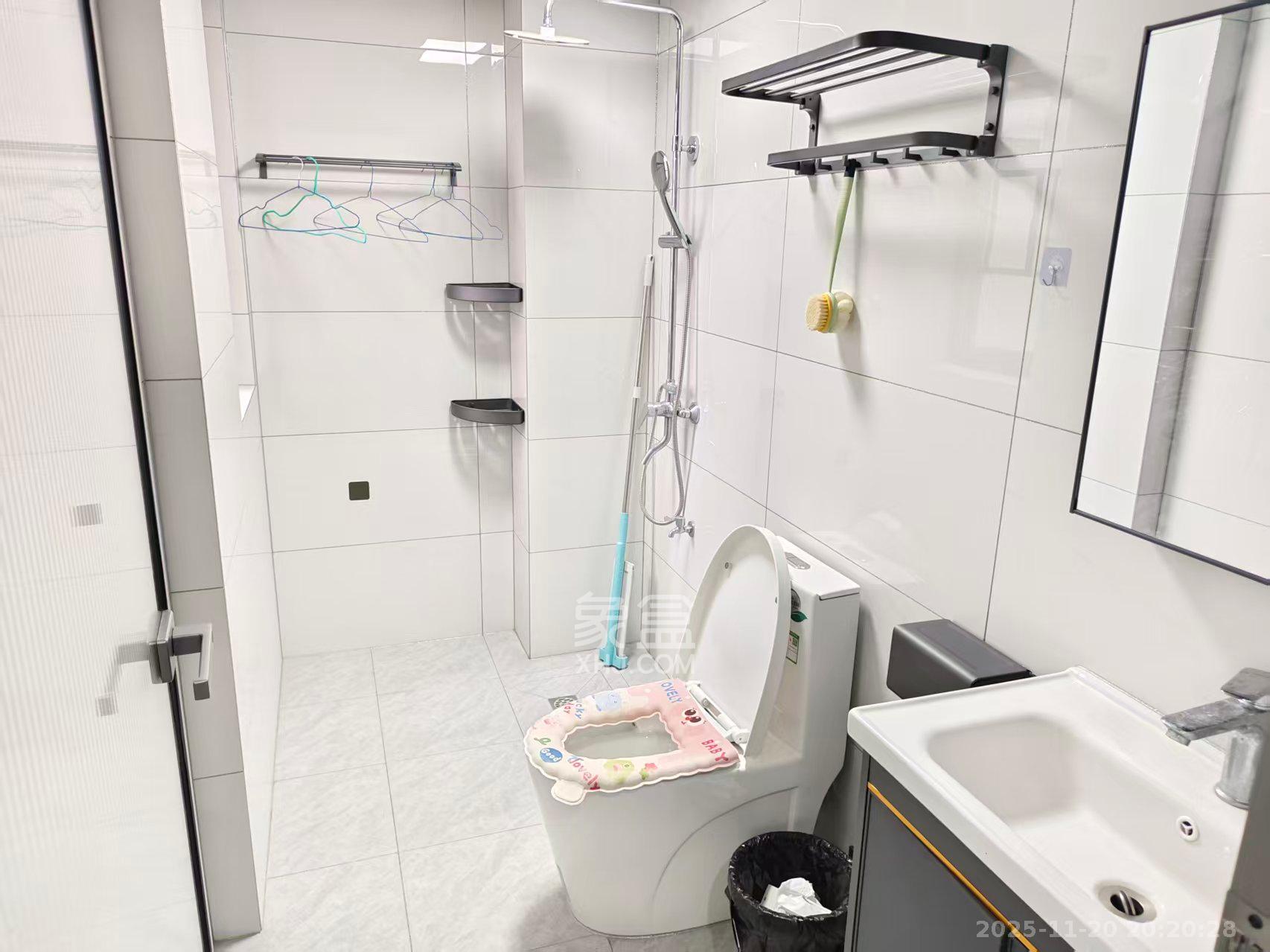 文景家园  3室2厅2卫    3200.0元/月室内图