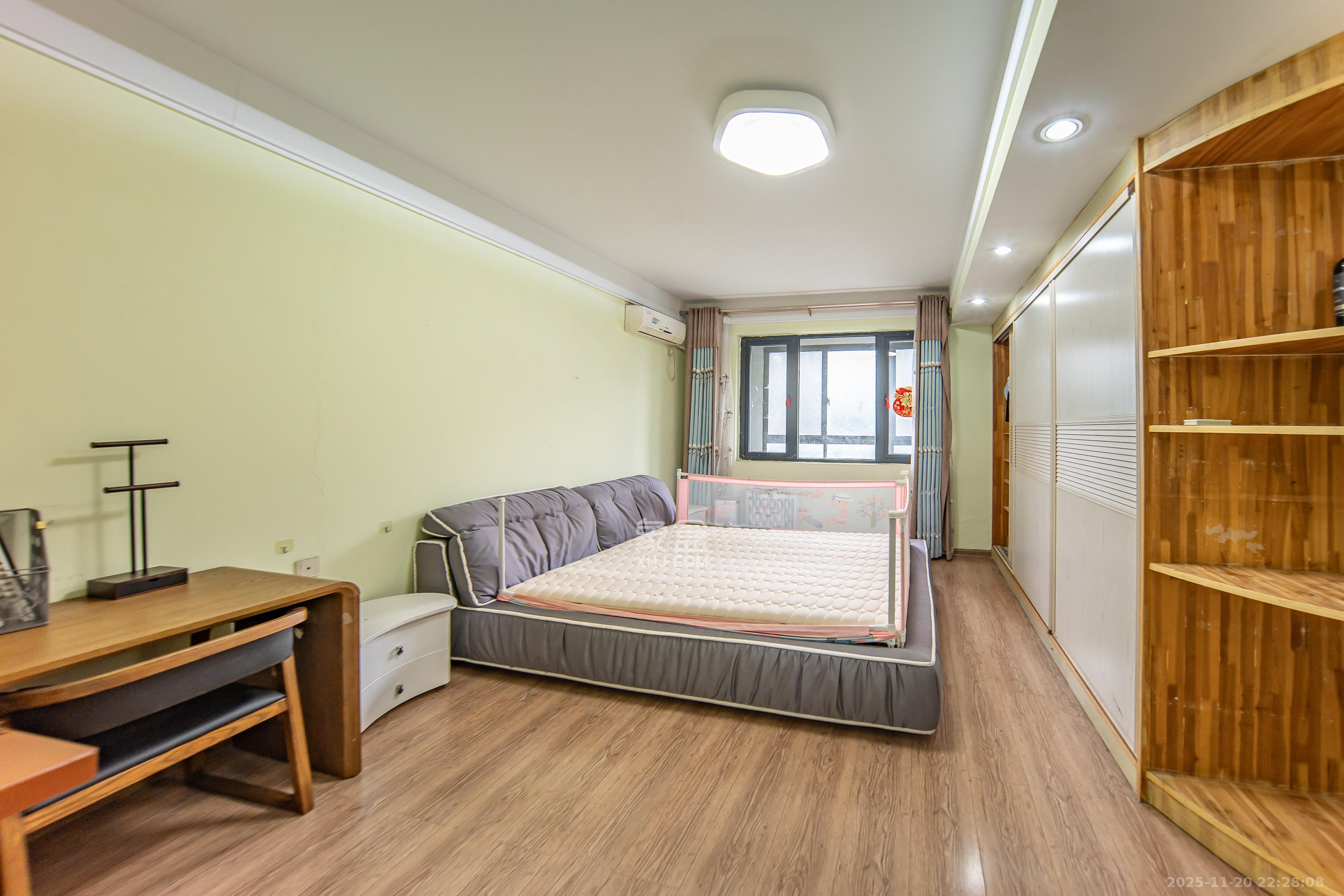 阳光100三期 3室2厅2卫 87.0万 阳光100三期 3室2厅2卫 87.0万卧室