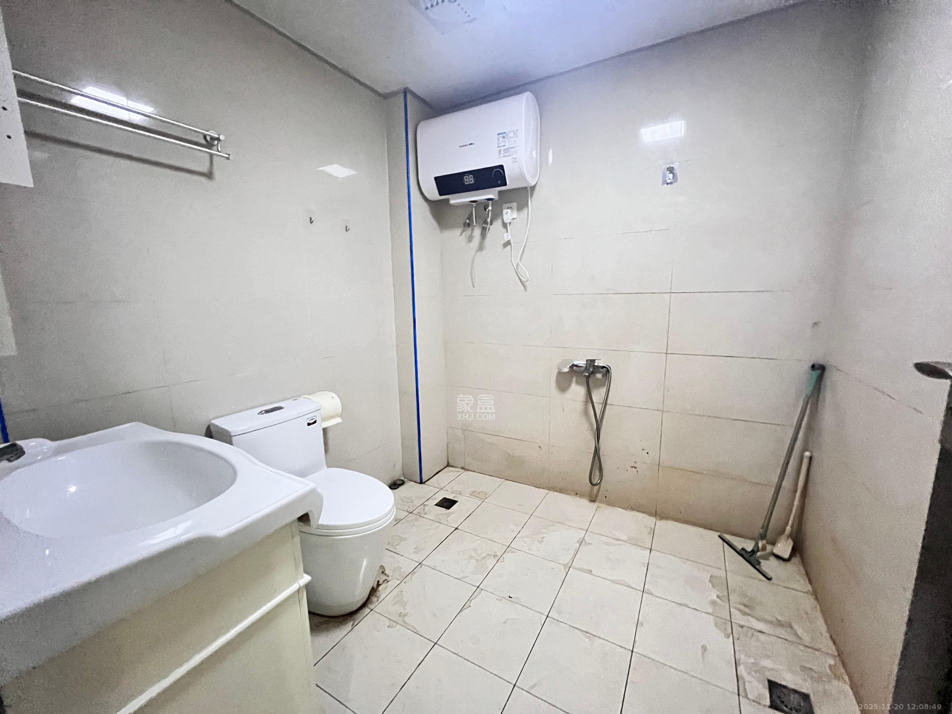 西街花园 3室2厅2卫 3600.0元/月 西街花园 3室2厅2卫 3600.0元/月室内图