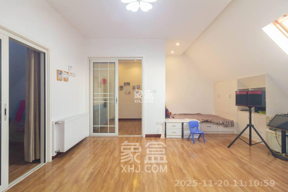 紫御江山  4室2厅2卫    2800.0元/月室内图