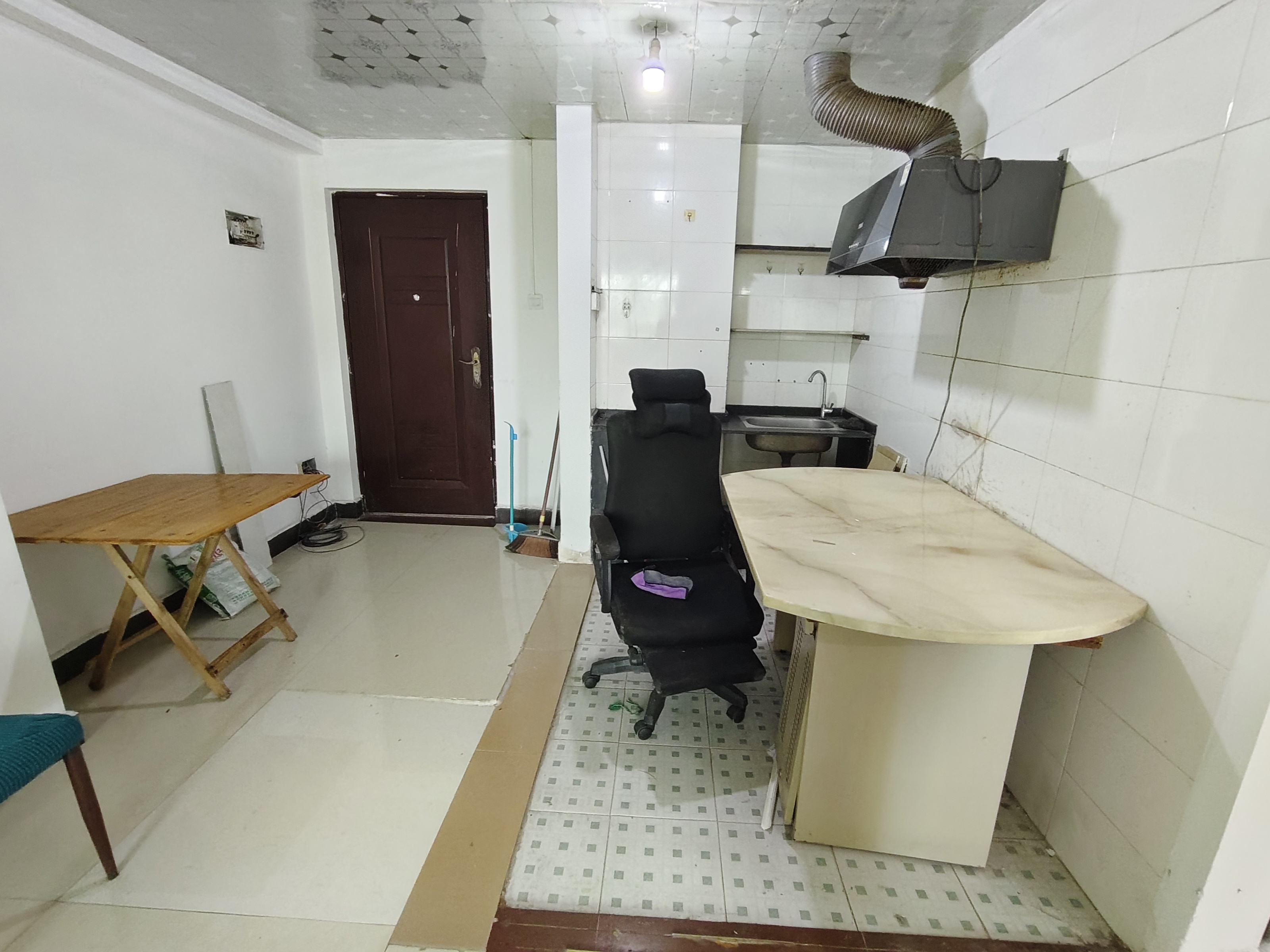 琼山华侨大厦 2室1厅1卫 1900.0元/月 琼山华侨大厦 2室1厅1卫 1900.0元/月室内图